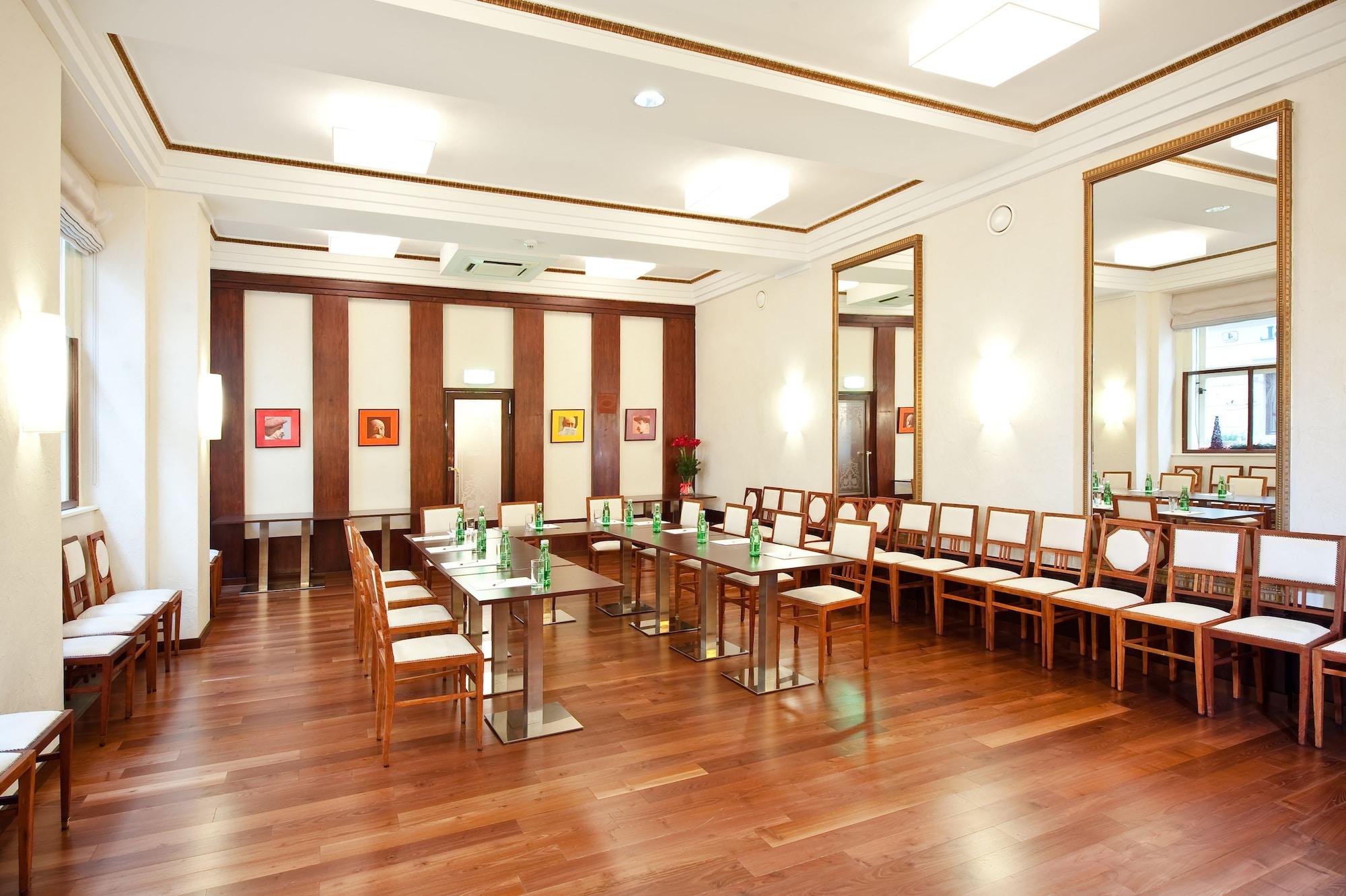 Sala de Reuniones Graben Hotel