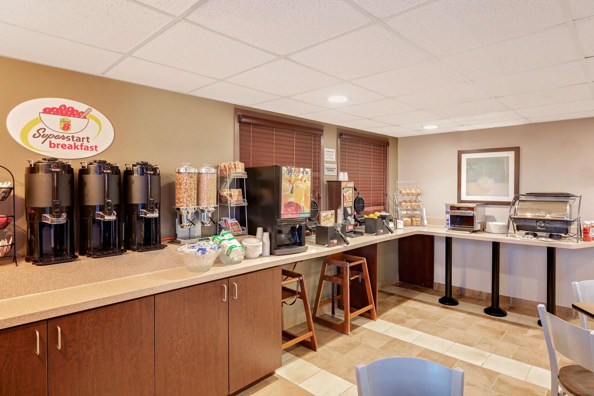 Restaurant Super 8 by Wyndham Kapuskasing