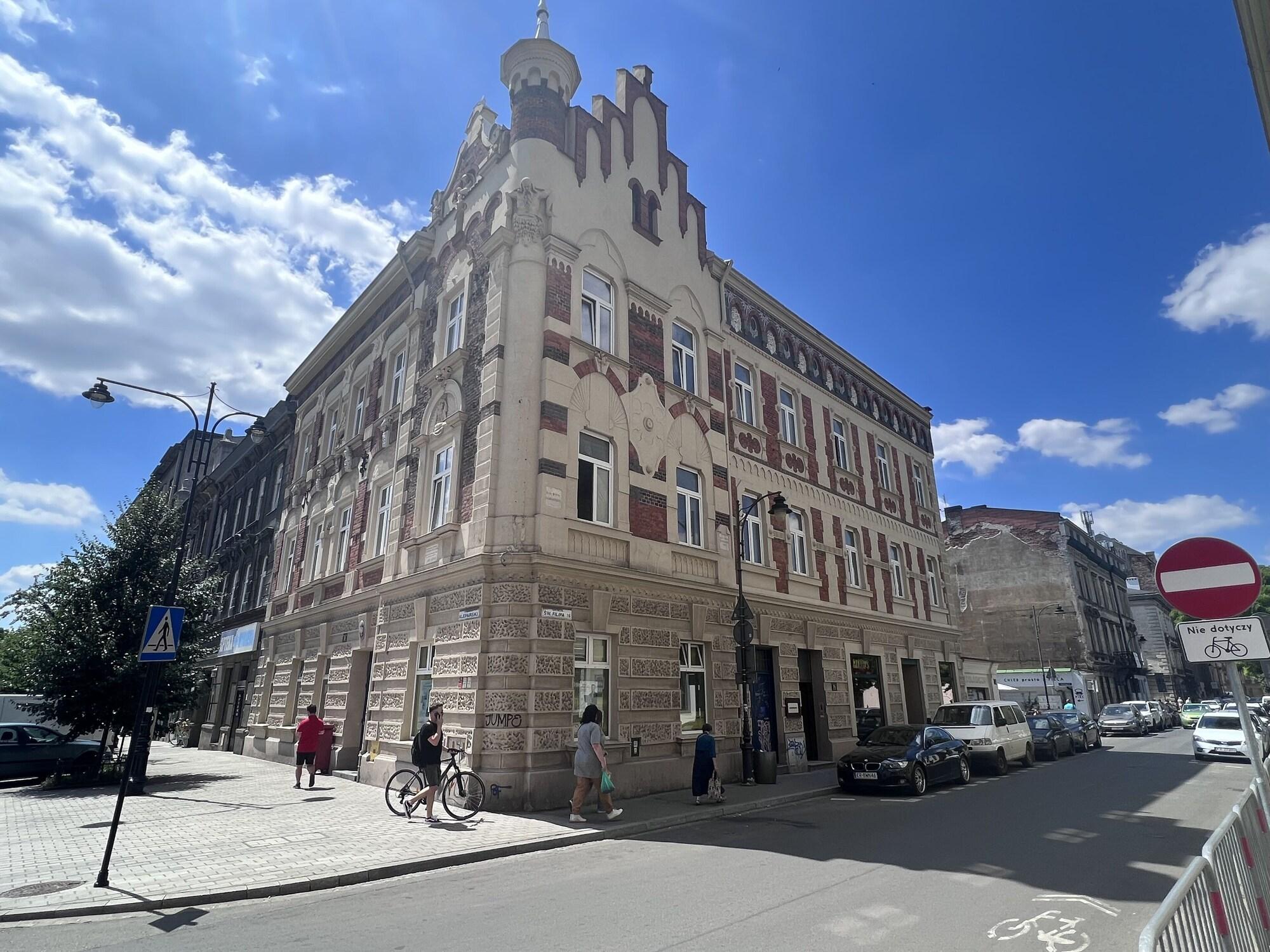 Varios Old Market Residence