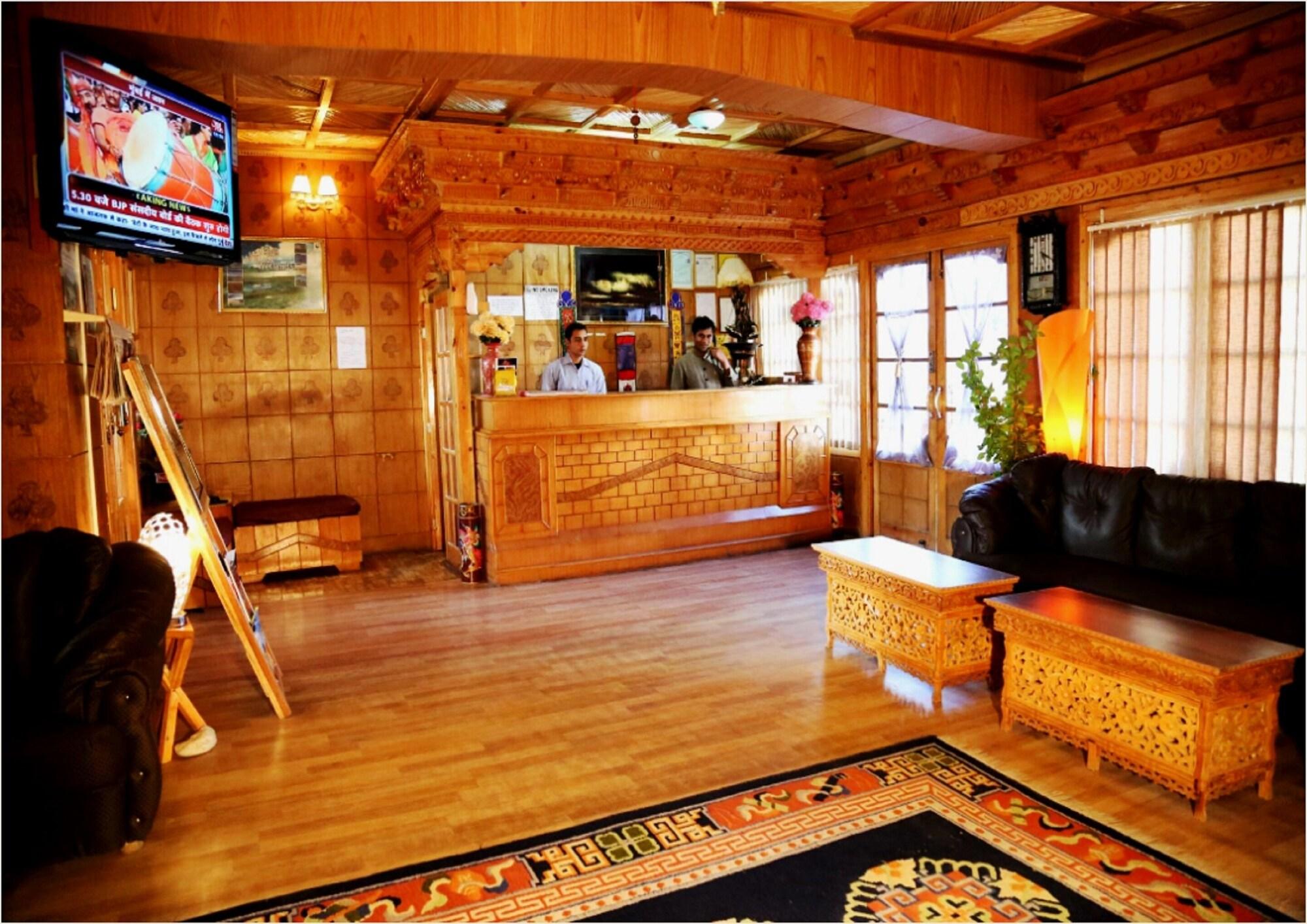 Vista Lobby TIH Hotel Royal Palace