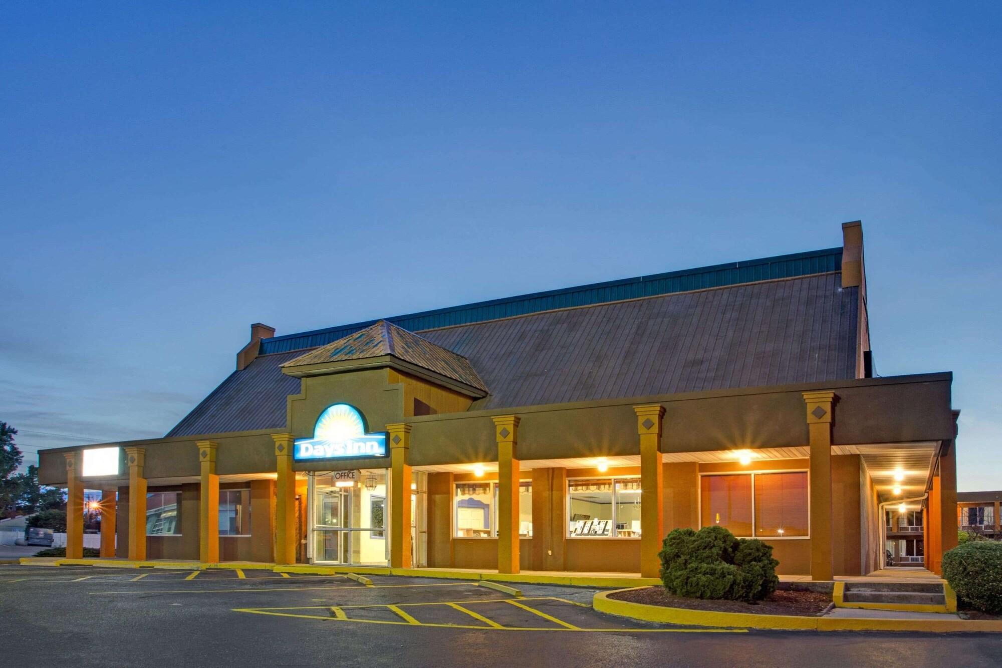Varios Days Inn by Wyndham Benson