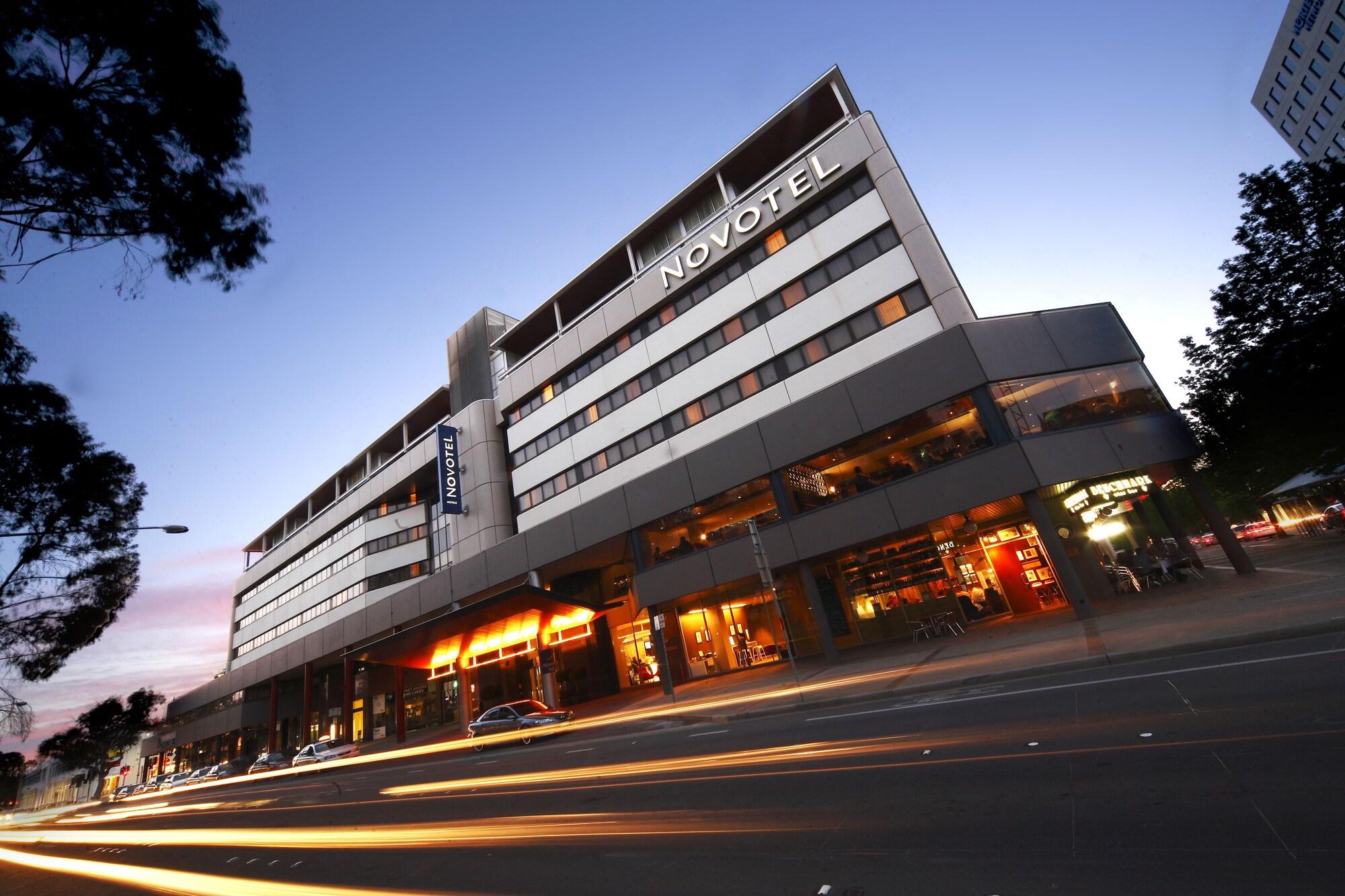 Vista Exterior Novotel Canberra