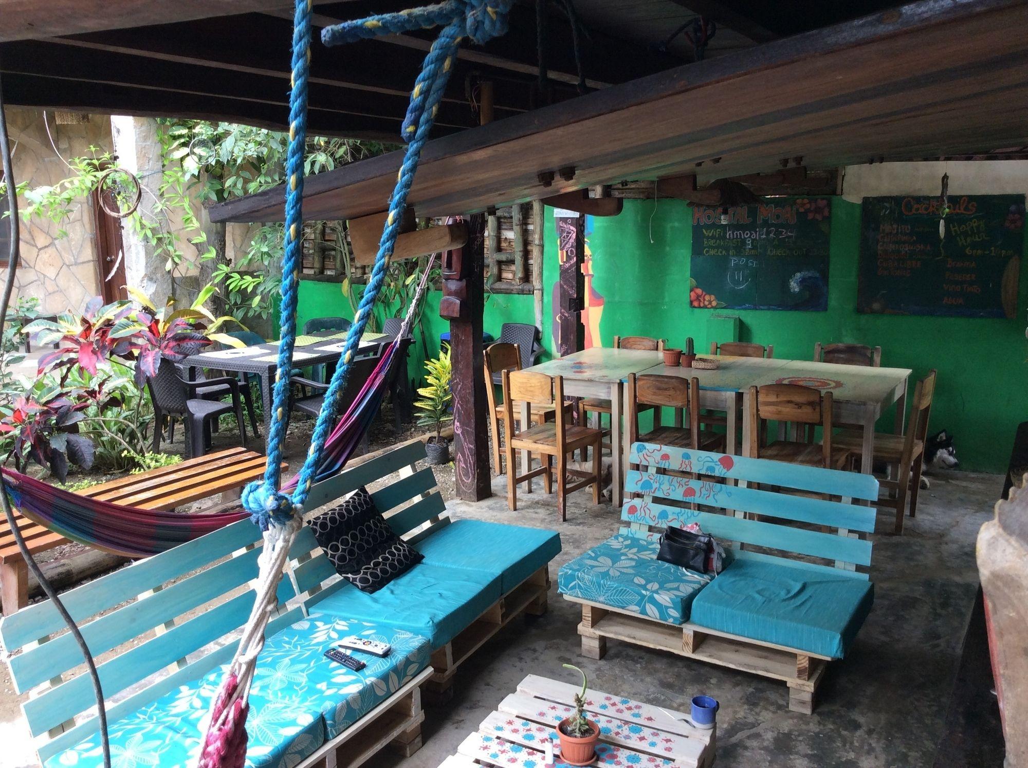 Vista Lobby Hostal Moai