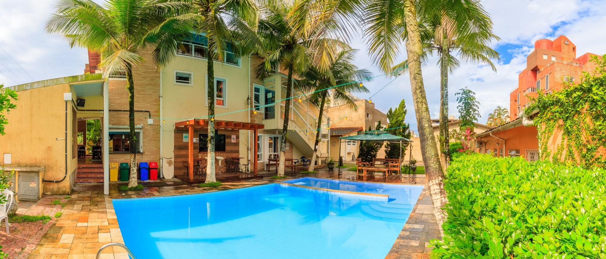 Varios Guarujá Hostel