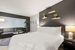 Alquiler Vacacional - Cozy Studio1-bd apt with Wifi, Pool, and Own Bathroom near Disney Parks, Florida