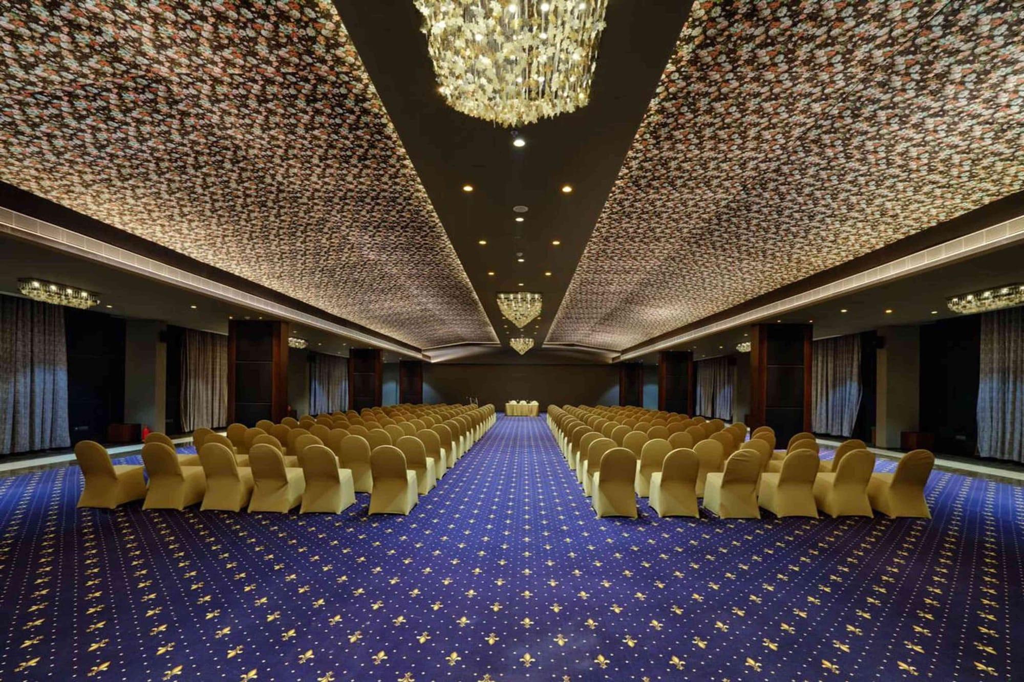 Salón de Baile Essentia Luxury Hotel Indore