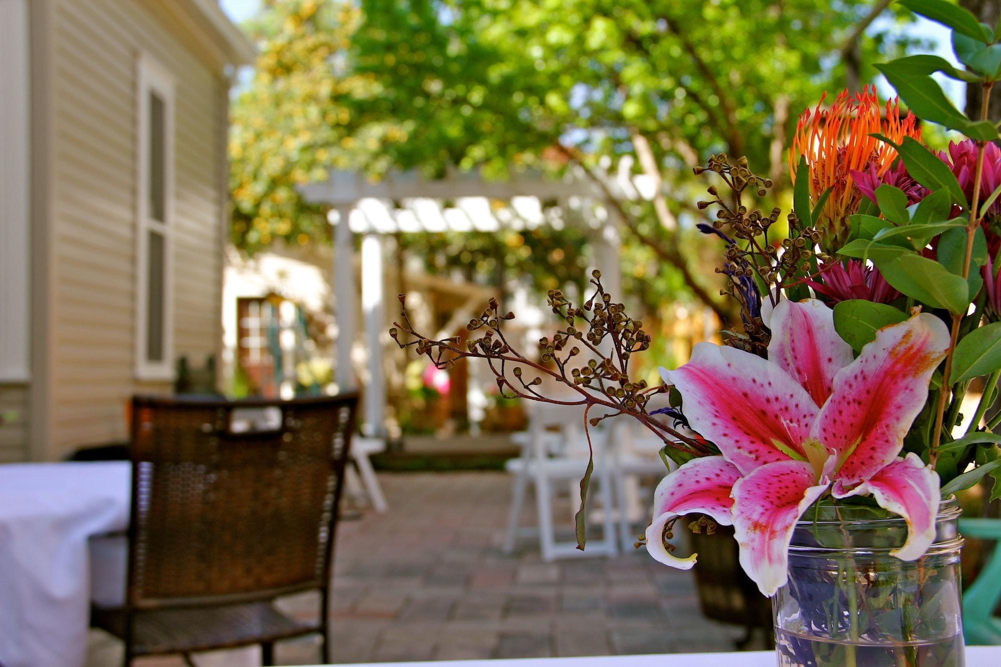 Vista Exterior O'Casey's Boutique Inn