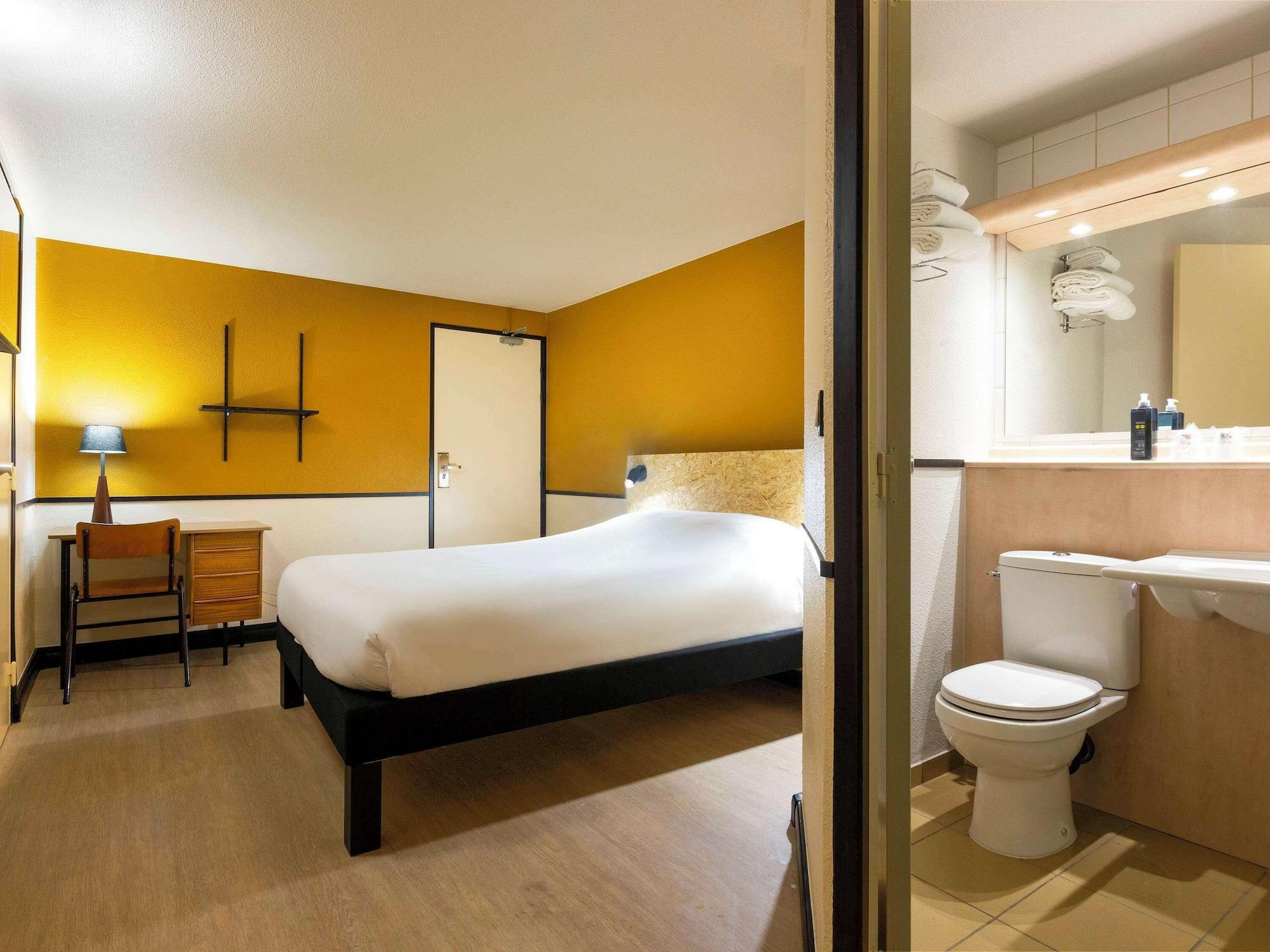 Equipamiento de Habitación greet Hotel Villeneuve La Garenne