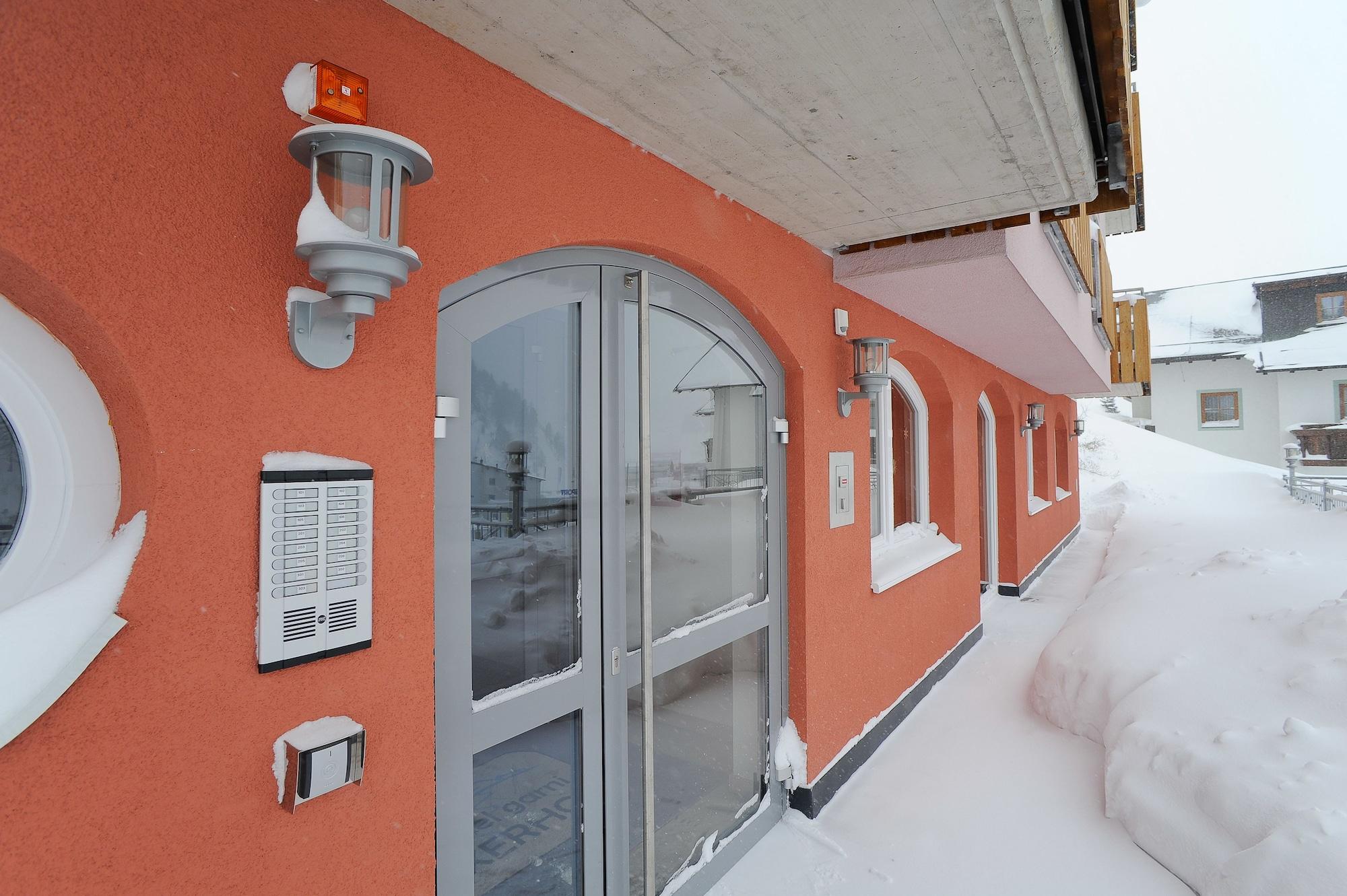 Vista Exterior Hotel Laaxerhof