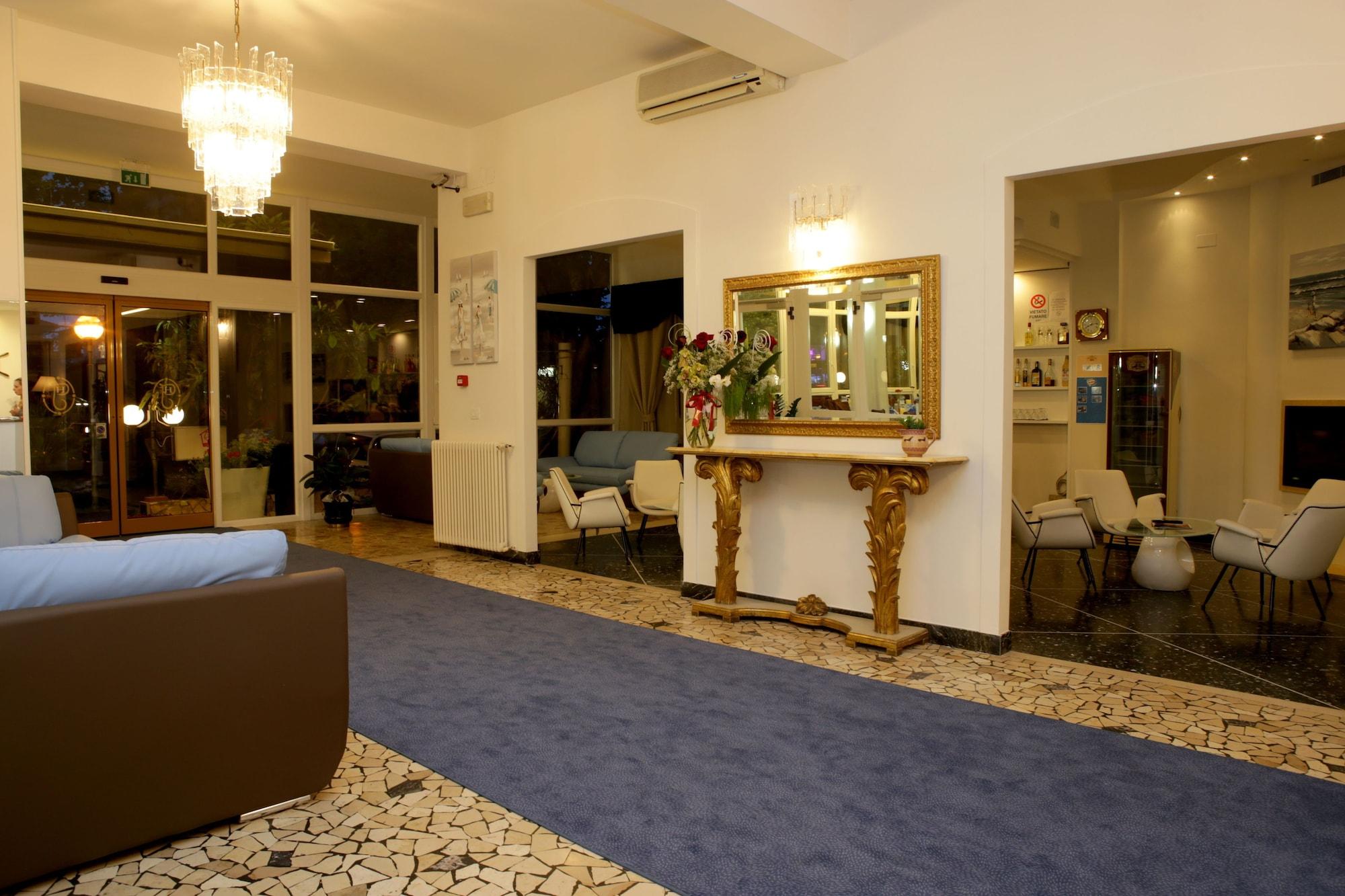 Vista Lobby New Hotel Jolie