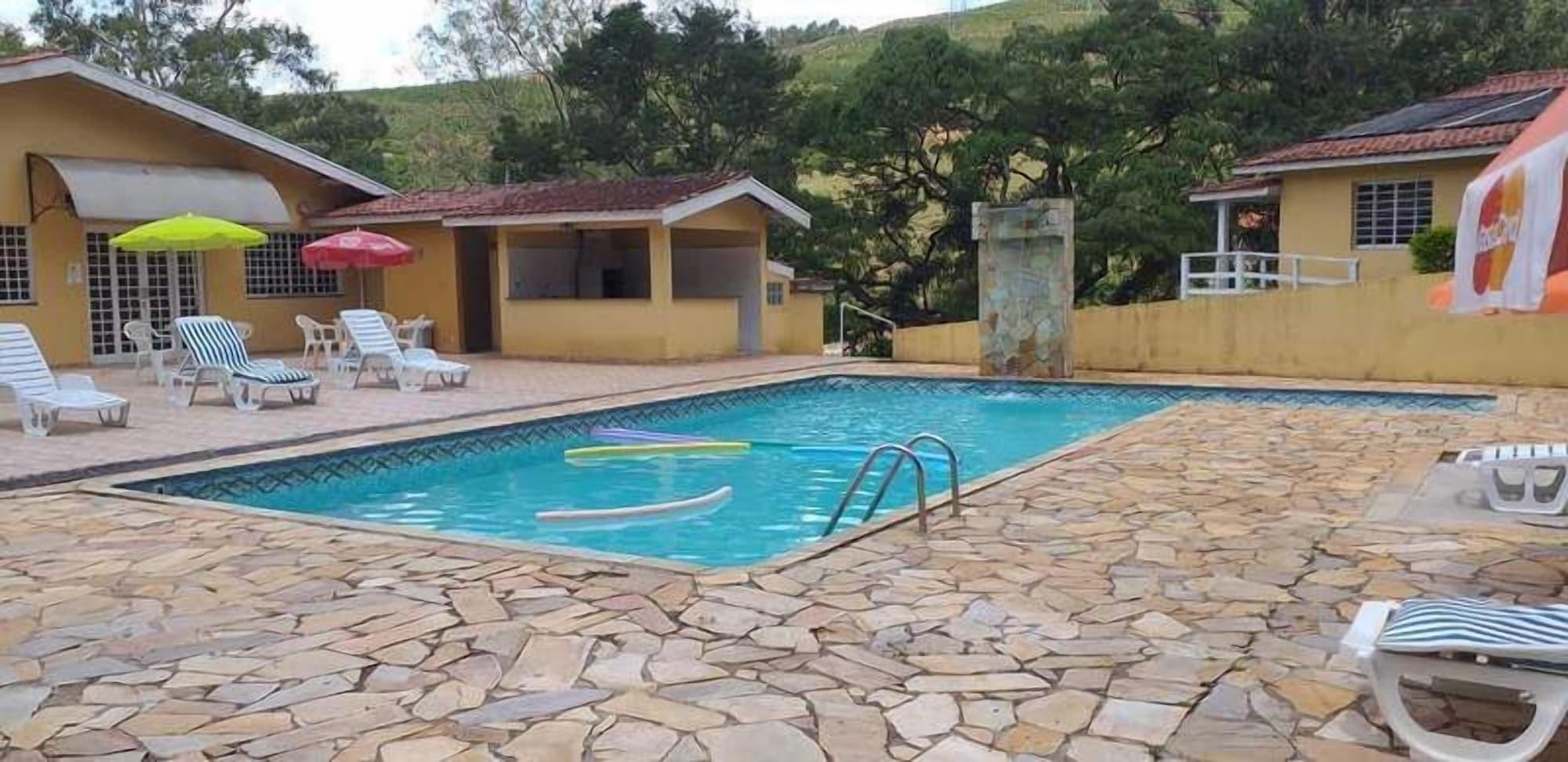 Vista Piscina Pousada Vale do Ouro Verde