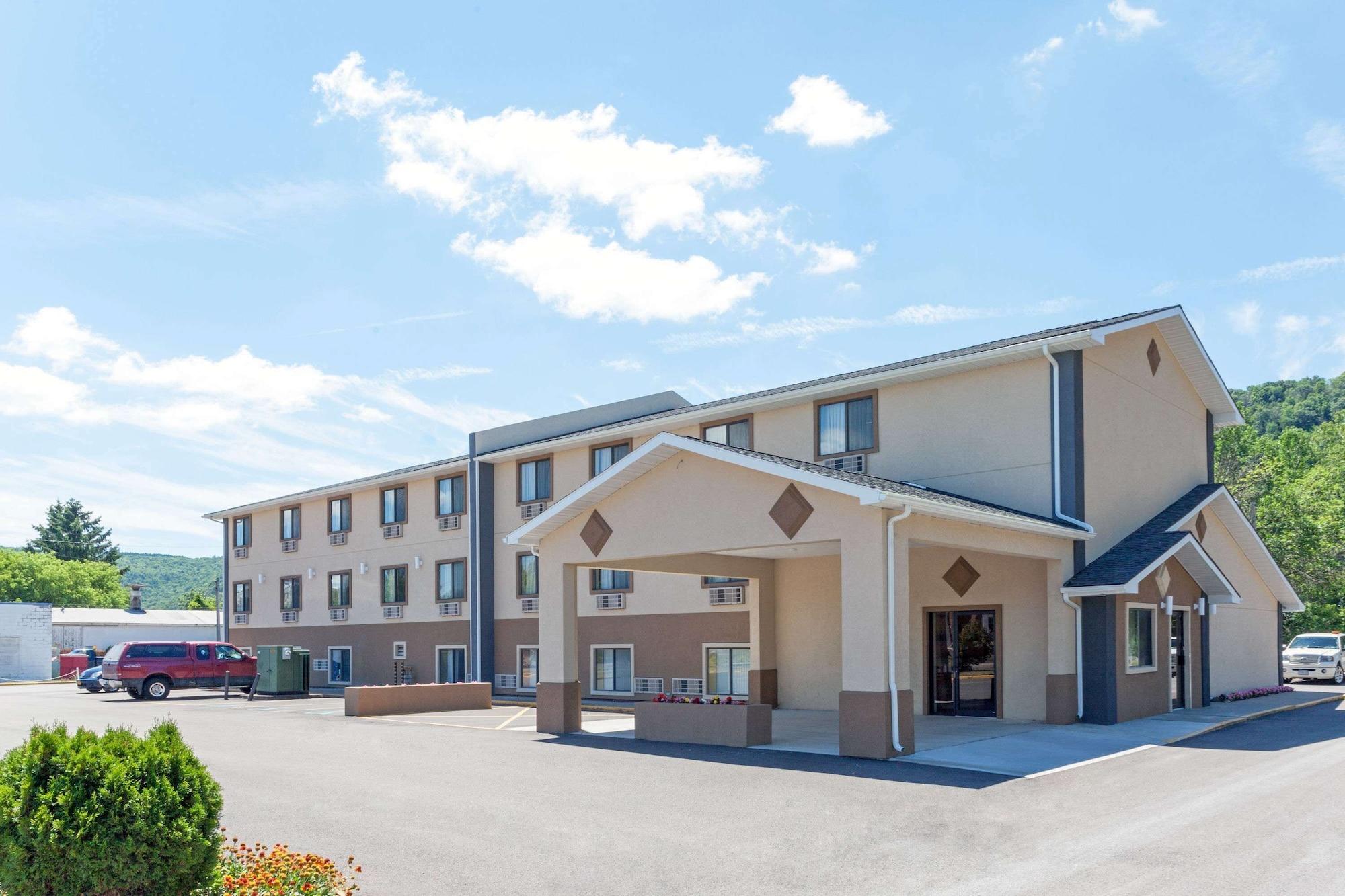Varios Super 8 by Wyndham Bath Hammondsport Area