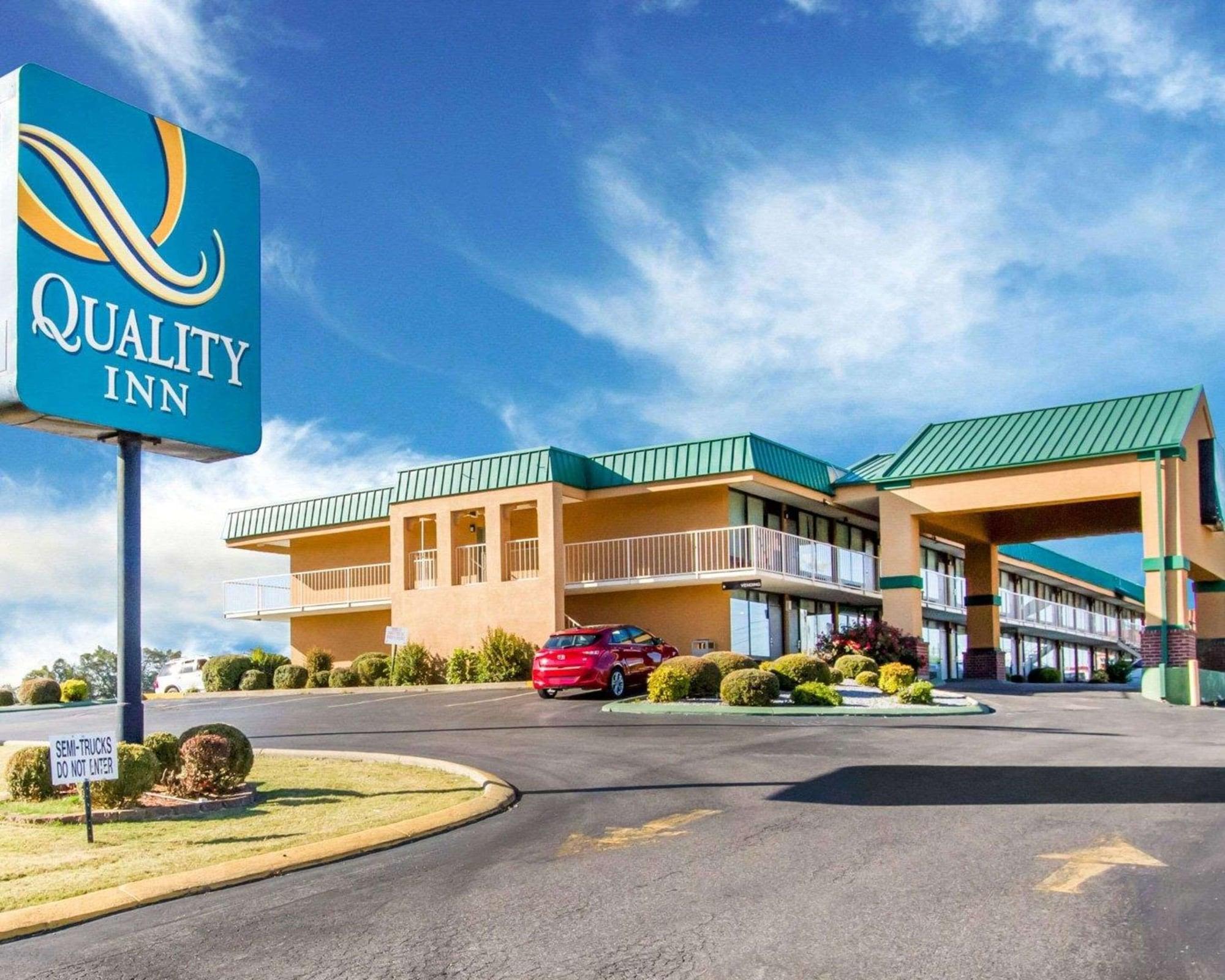 Varios Quality Inn Dyersburg I-155