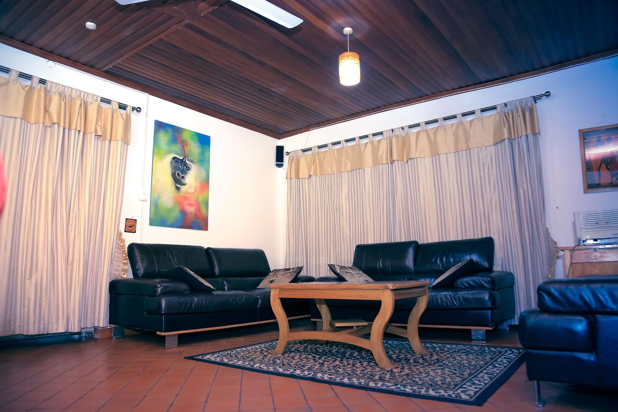 Varios Adonai Guest House - Hostel