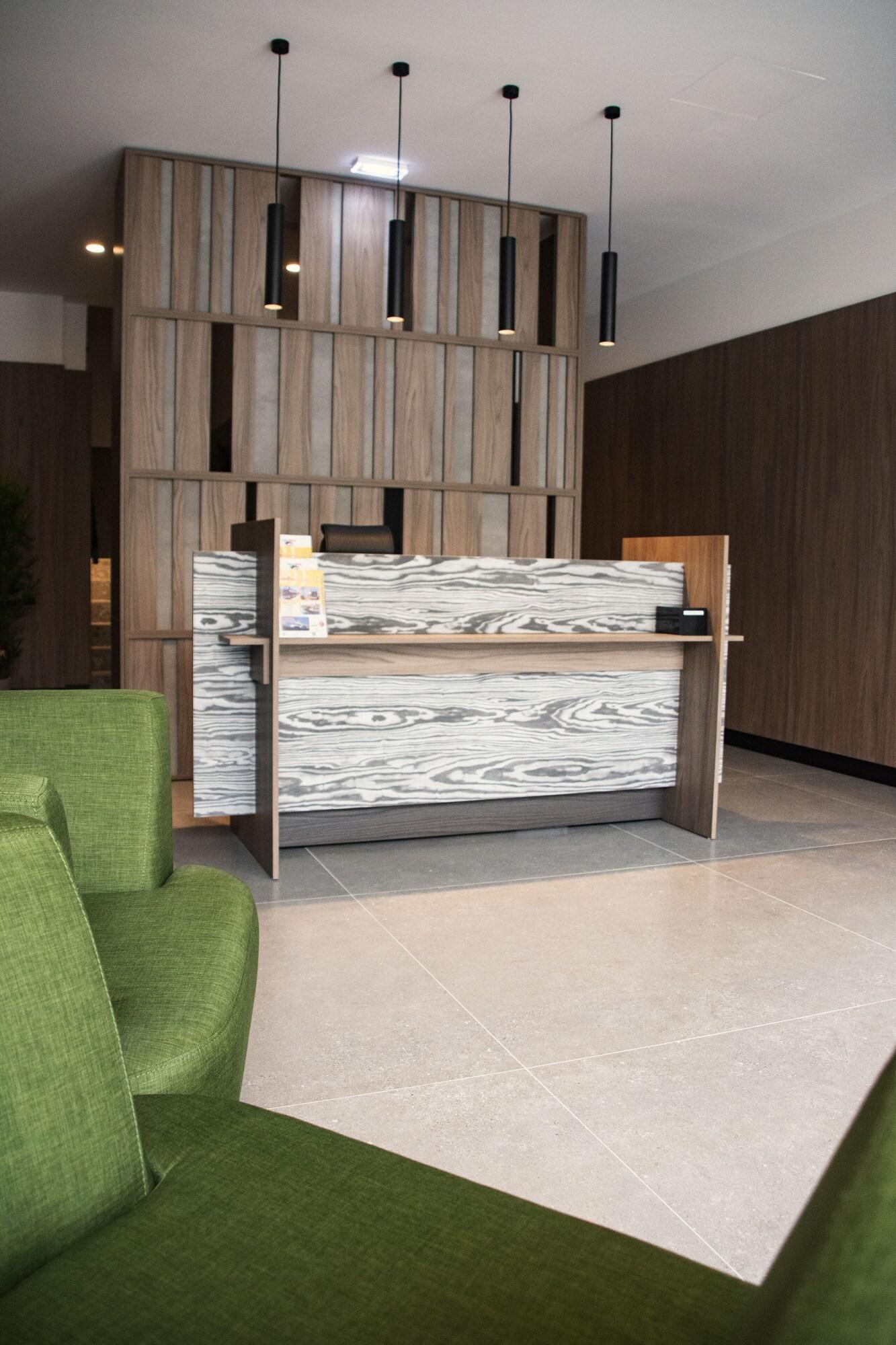 Vista Lobby Park Heights by the Warren Collection