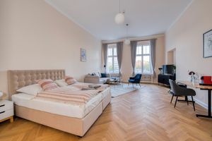 Alquiler Vacacional - Spacious & Private Apartment, Sleeps 6, Family & Group Friendly, 70m to Metro