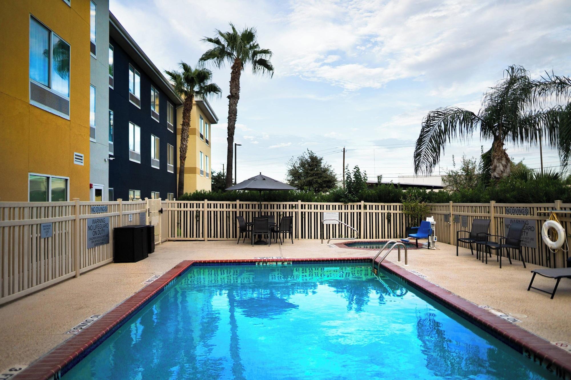 Vista Piscina Fairfield Inn and Suites by Marriott Laredo