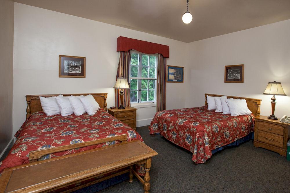 Lake McDonald Lodge by null