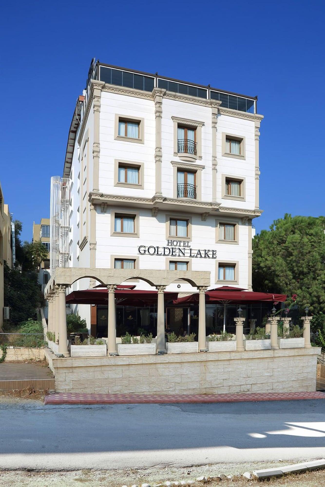 Varios Golden Lake Hotel