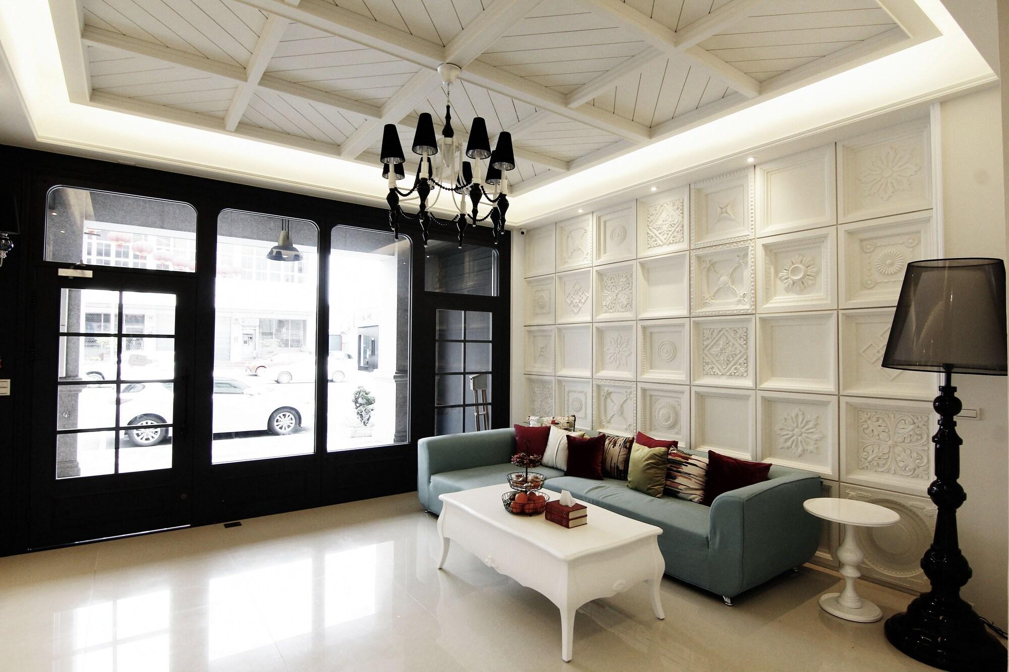 Vista Lobby Mieh's Inn