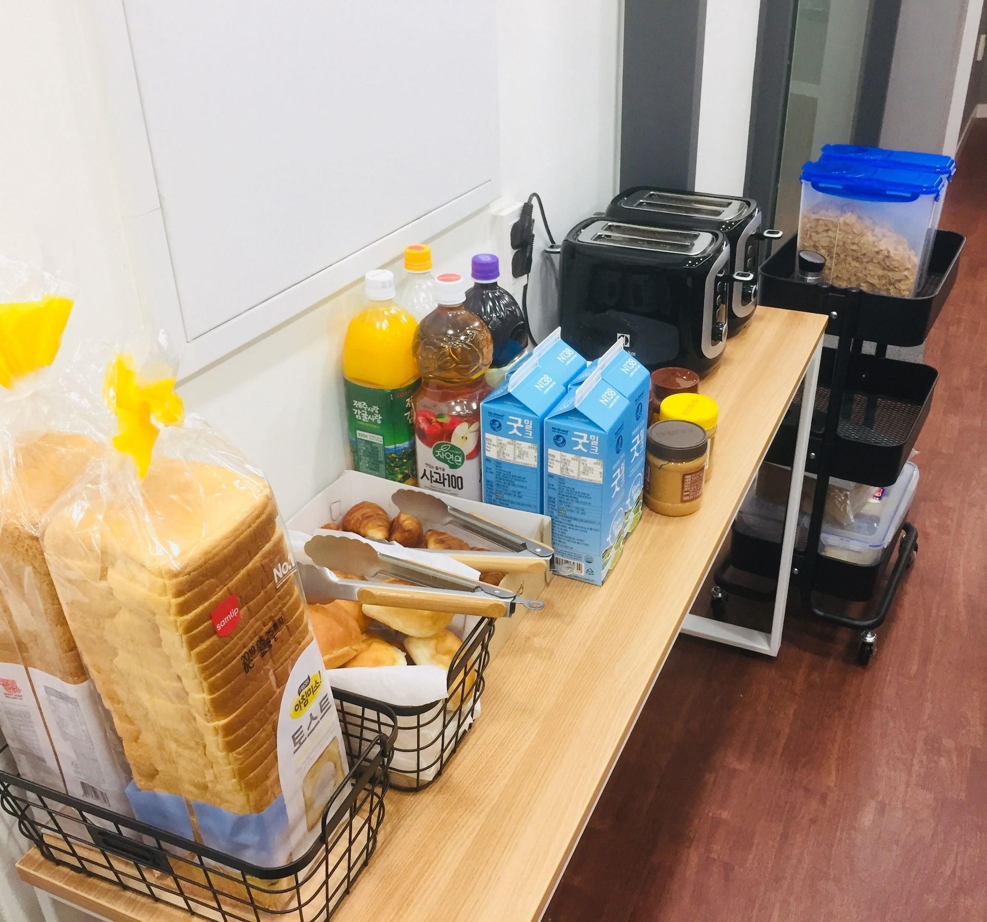Restaurant OYO Hostel Myeongdong 3