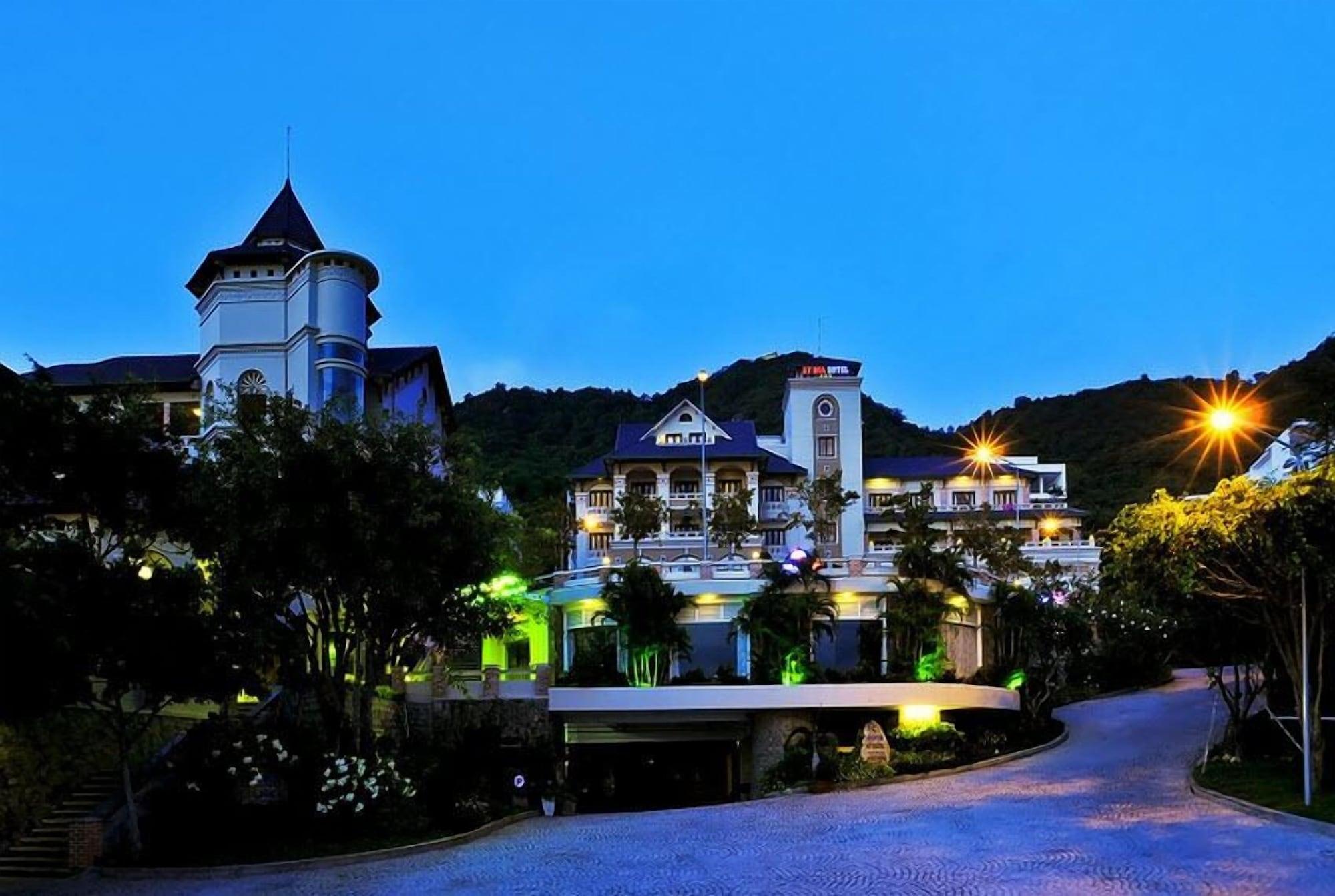 Vista Lobby Beachfront Hotel