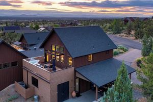Alquiler Vacacional - Brasada Ranch Retreat w/ Hot Tub + Views Resort Access w/ Pools, Horseback Riding, Sports, and More Hat Rock Loop by Avantstay