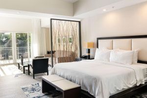 Alquiler Vacacional - Private Studio - Balcony, king bed, bathtub with spa jets and pool