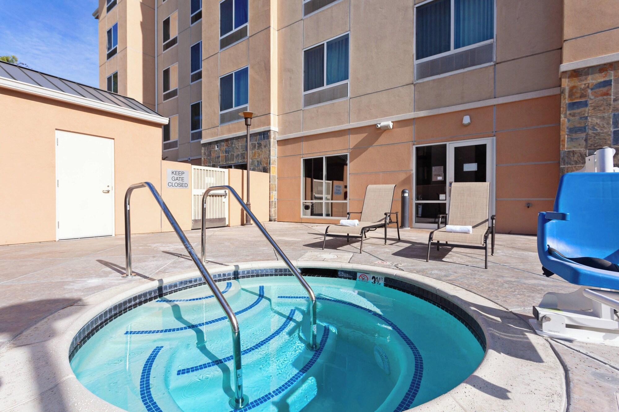 Spa Fairfield Inn & Suites by Marriott Los Angeles West Covina