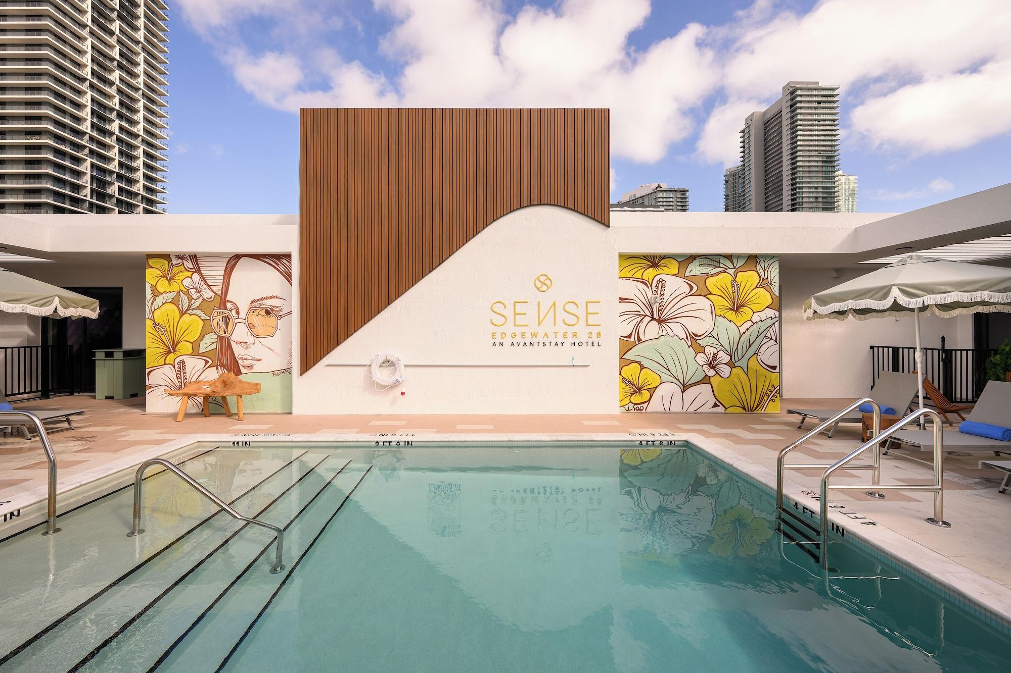 Vista Piscina Sense28 Edgewater, an AvantStay Hotel