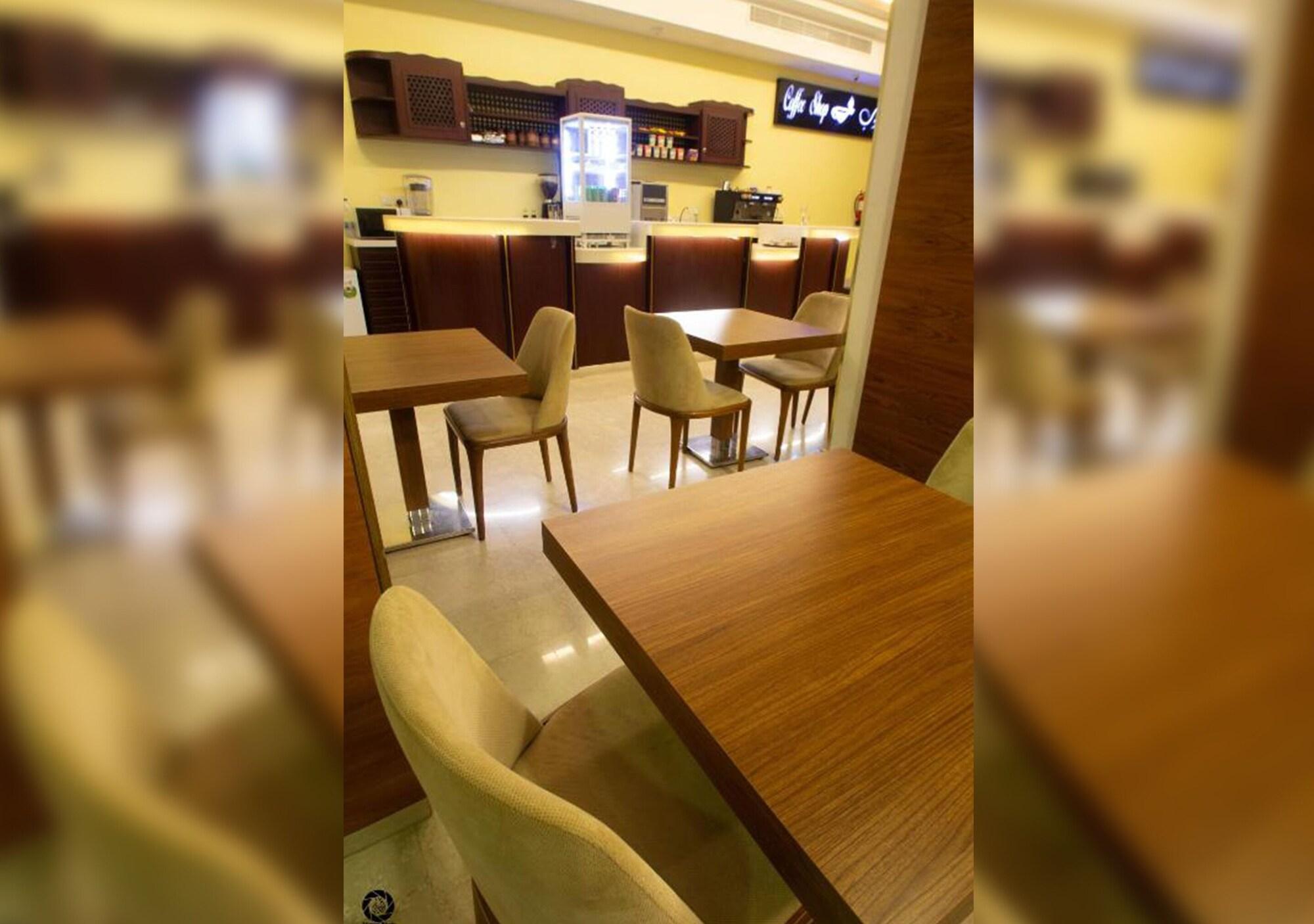 Bar/Salón Amwaj Yanbu Residential Units