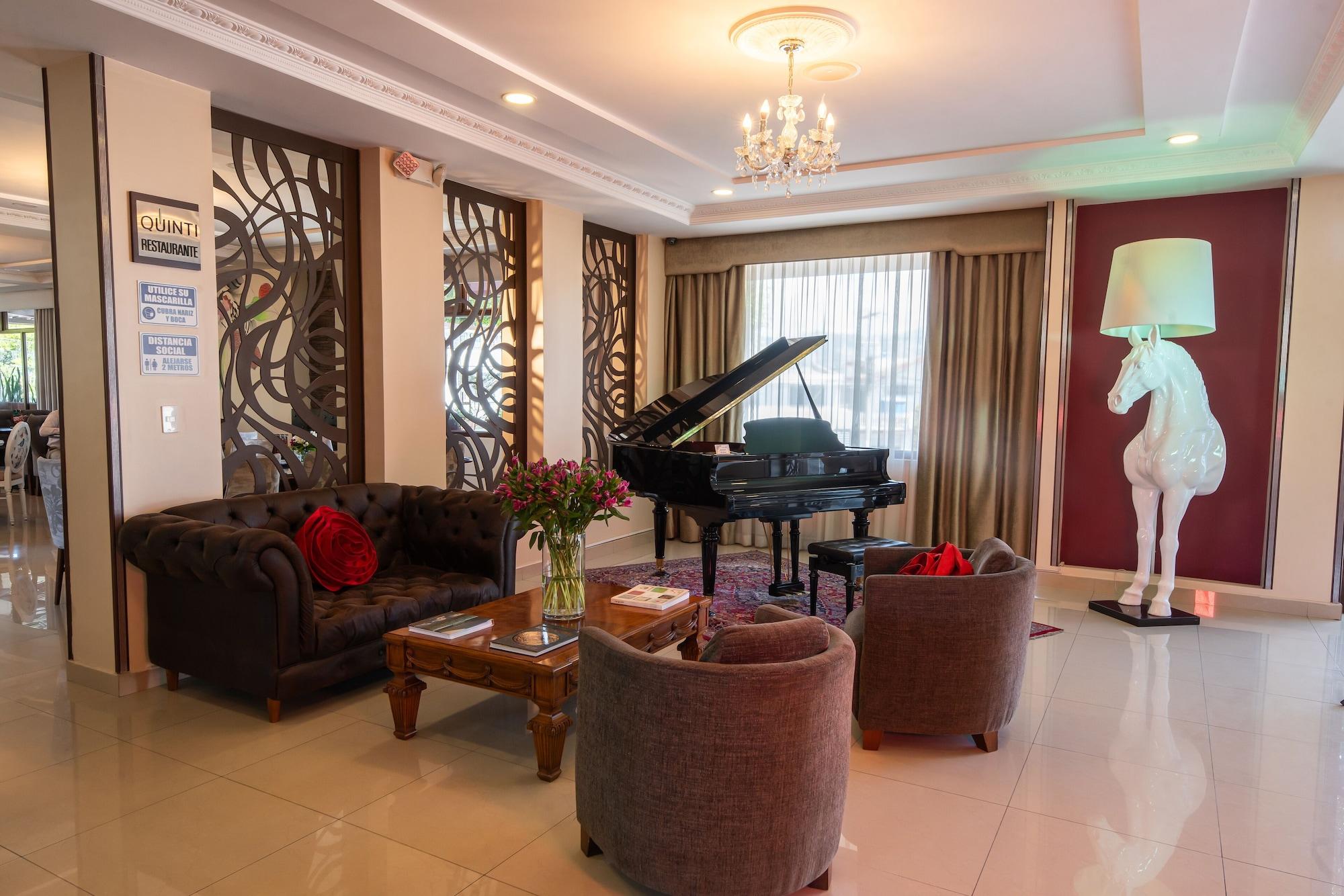 Vista Lobby Quindeloma Art Hotel And Gallery