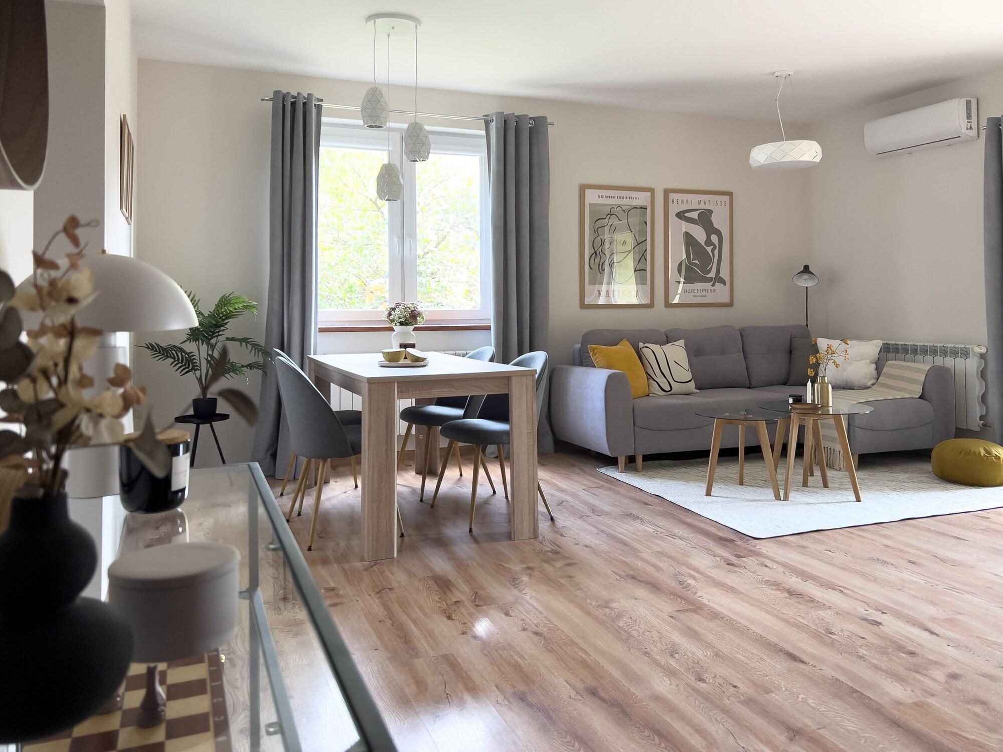 Varios Garden House-Ostoya