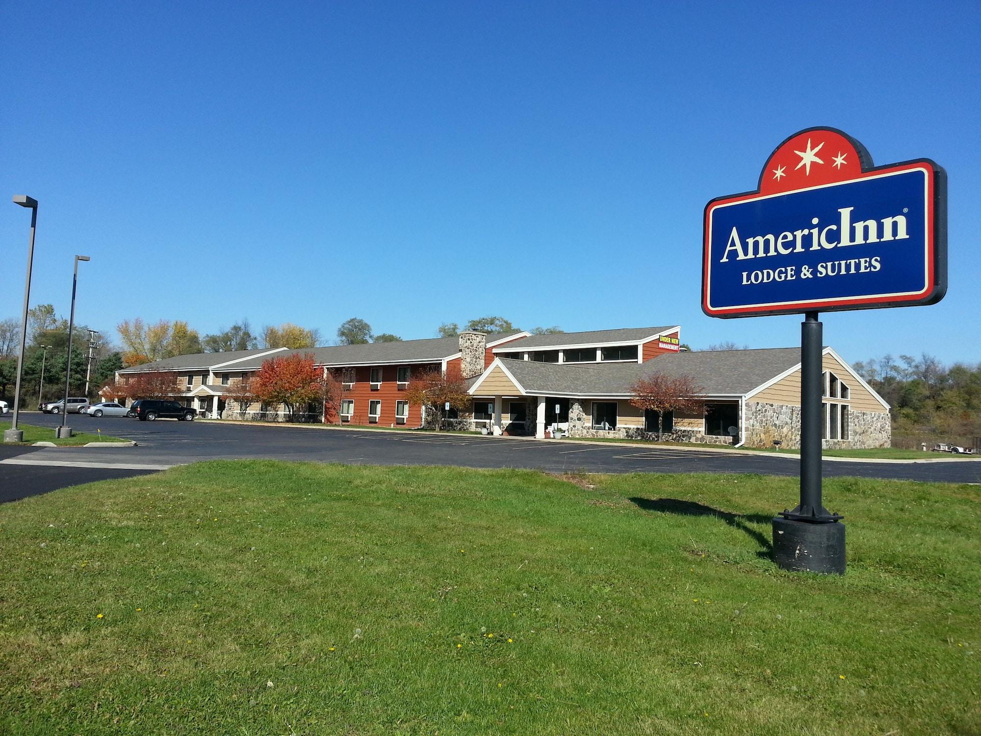 Vista Exterior AmericInn by Wyndham Burlington