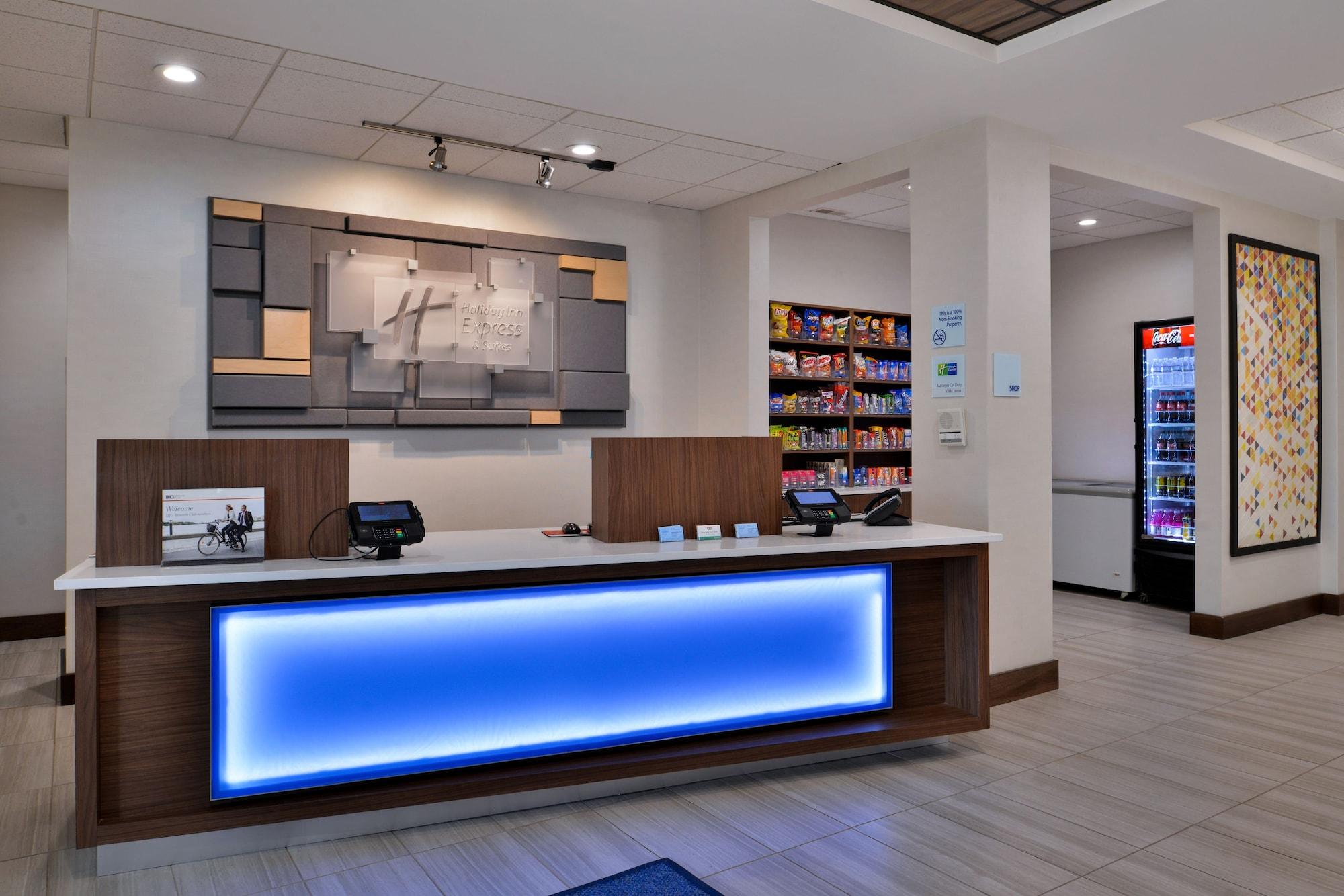 Vista Lobby Holiday Inn Express & Suites Cincinnati - Mason by IHG