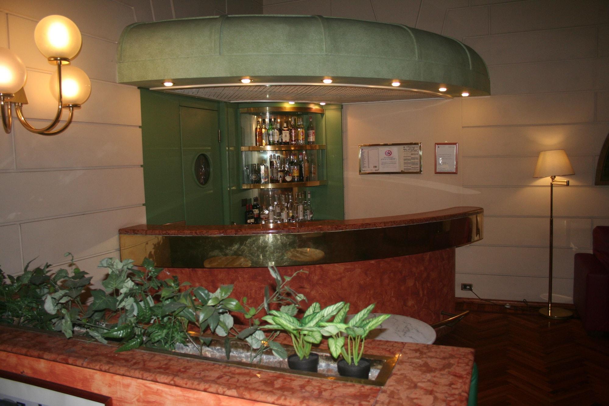 Bar/Salón Albert Hotel