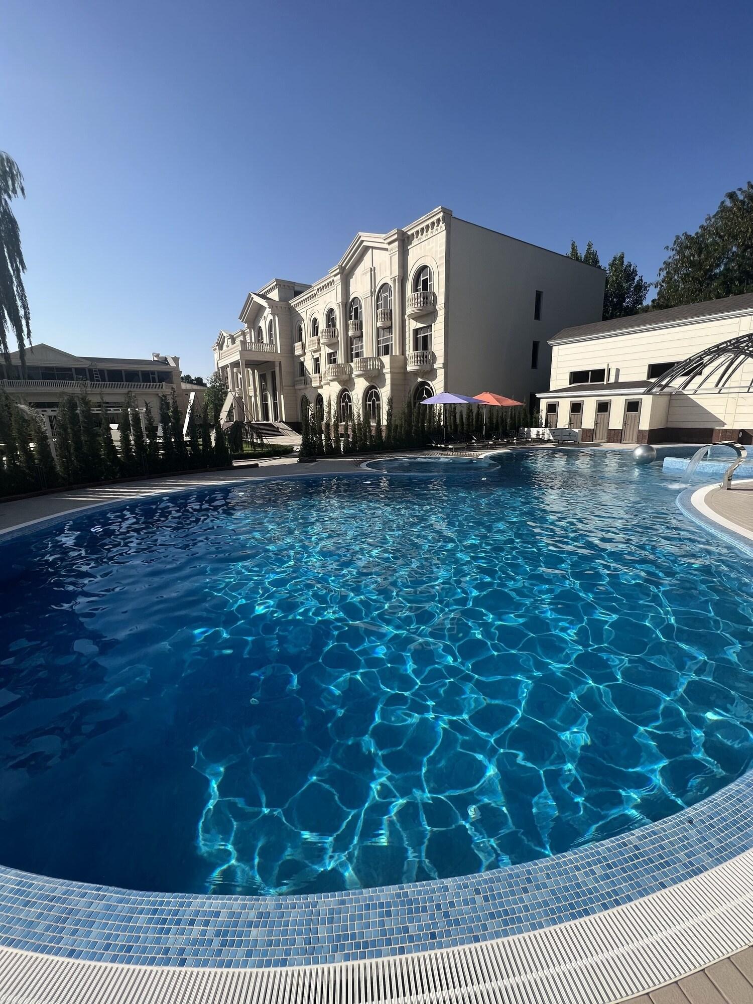 Varios Zarafshon Parkside Hotel