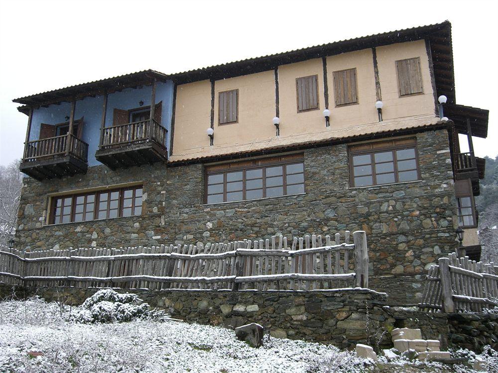 Vista Exterior Sintrivanis Mountain