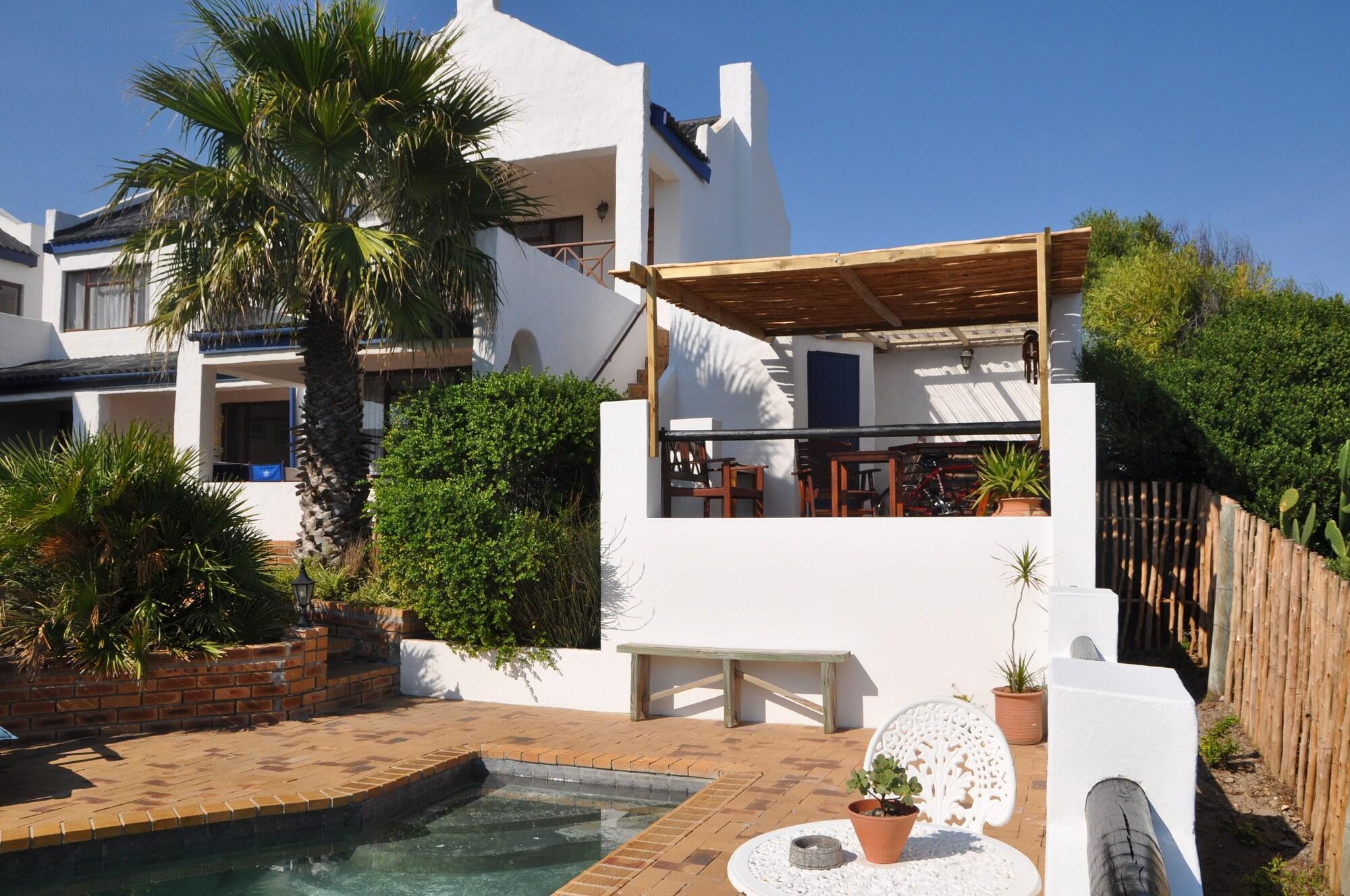 Varios Saxon Lodge