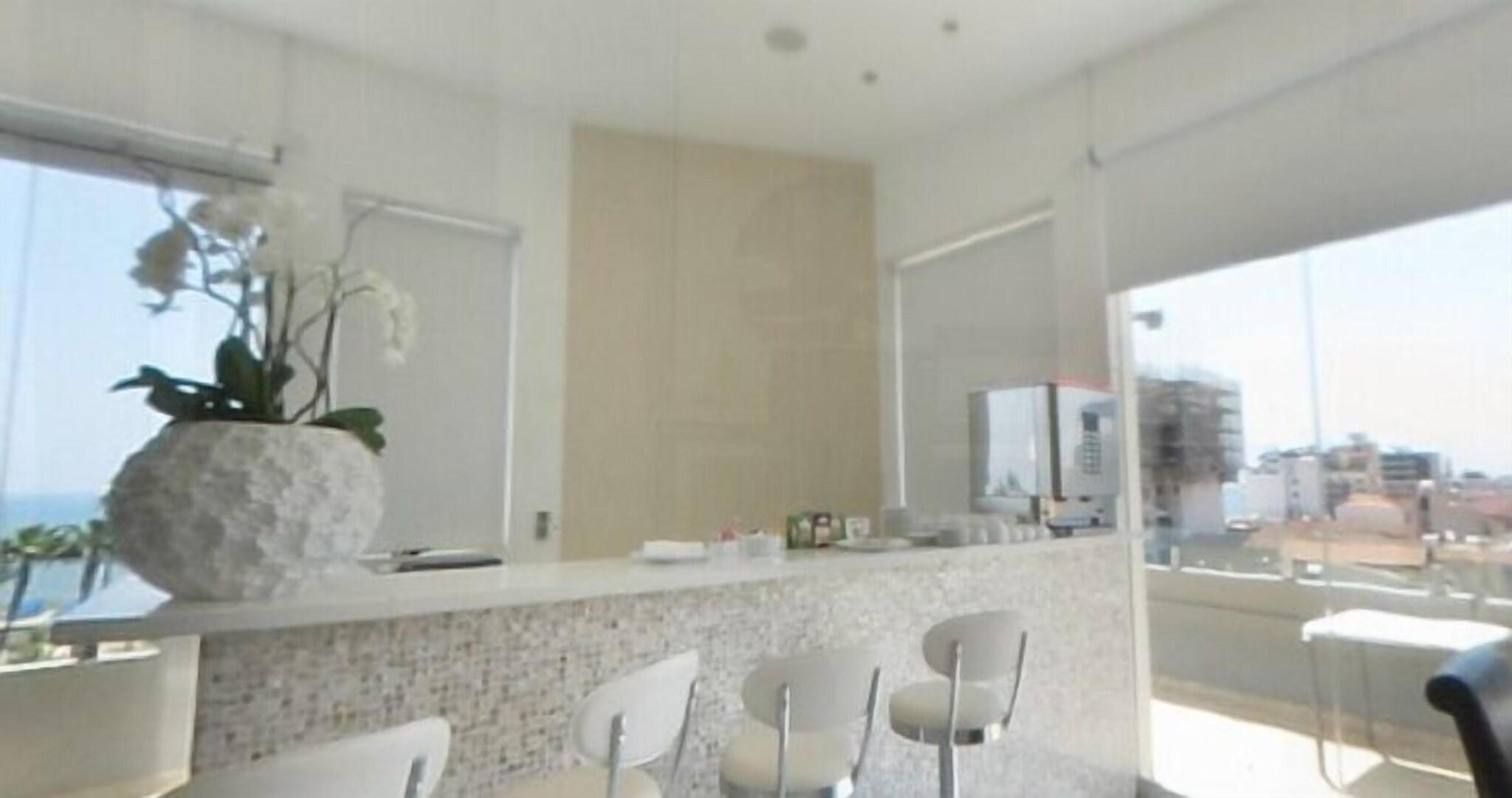 Bar/Salón Achilleos City Hotel