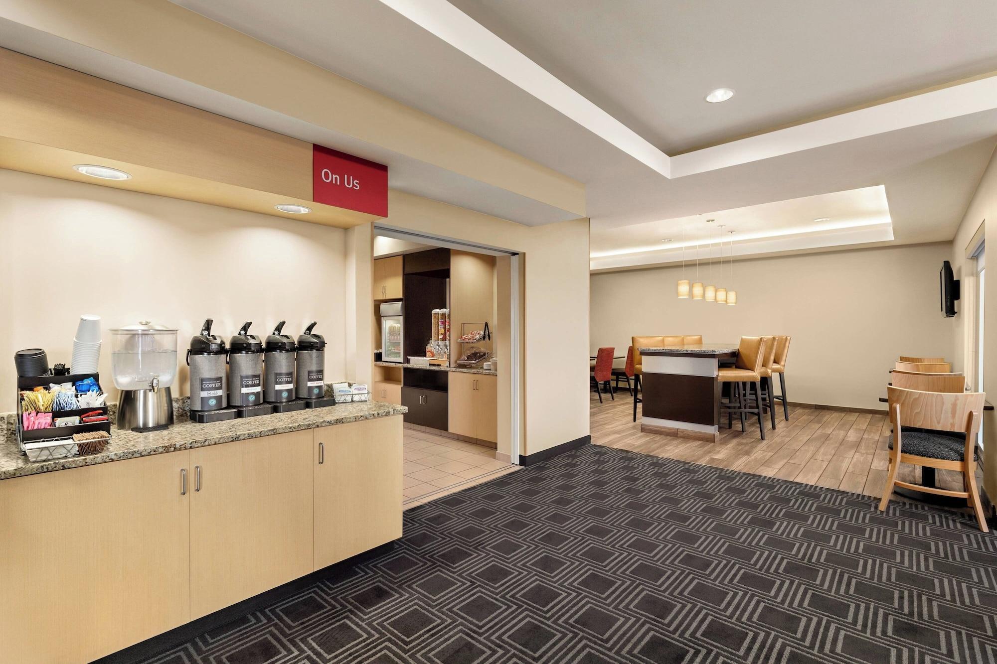 Restaurant TownePlace Suites Chattanooga near Hamilton Place