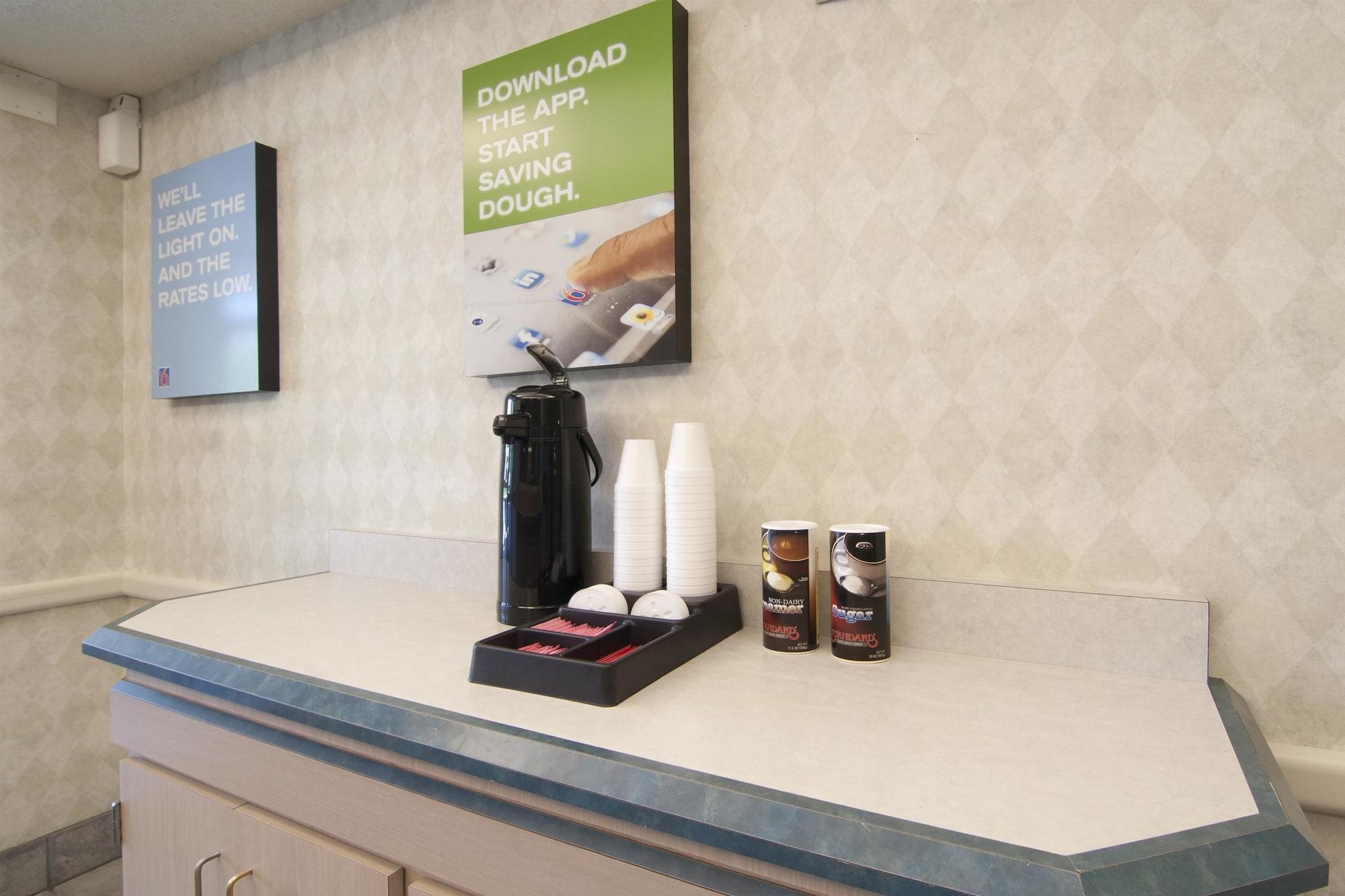 Bar/Salón Motel 6 Brooklyn Center, MN - Minneapolis