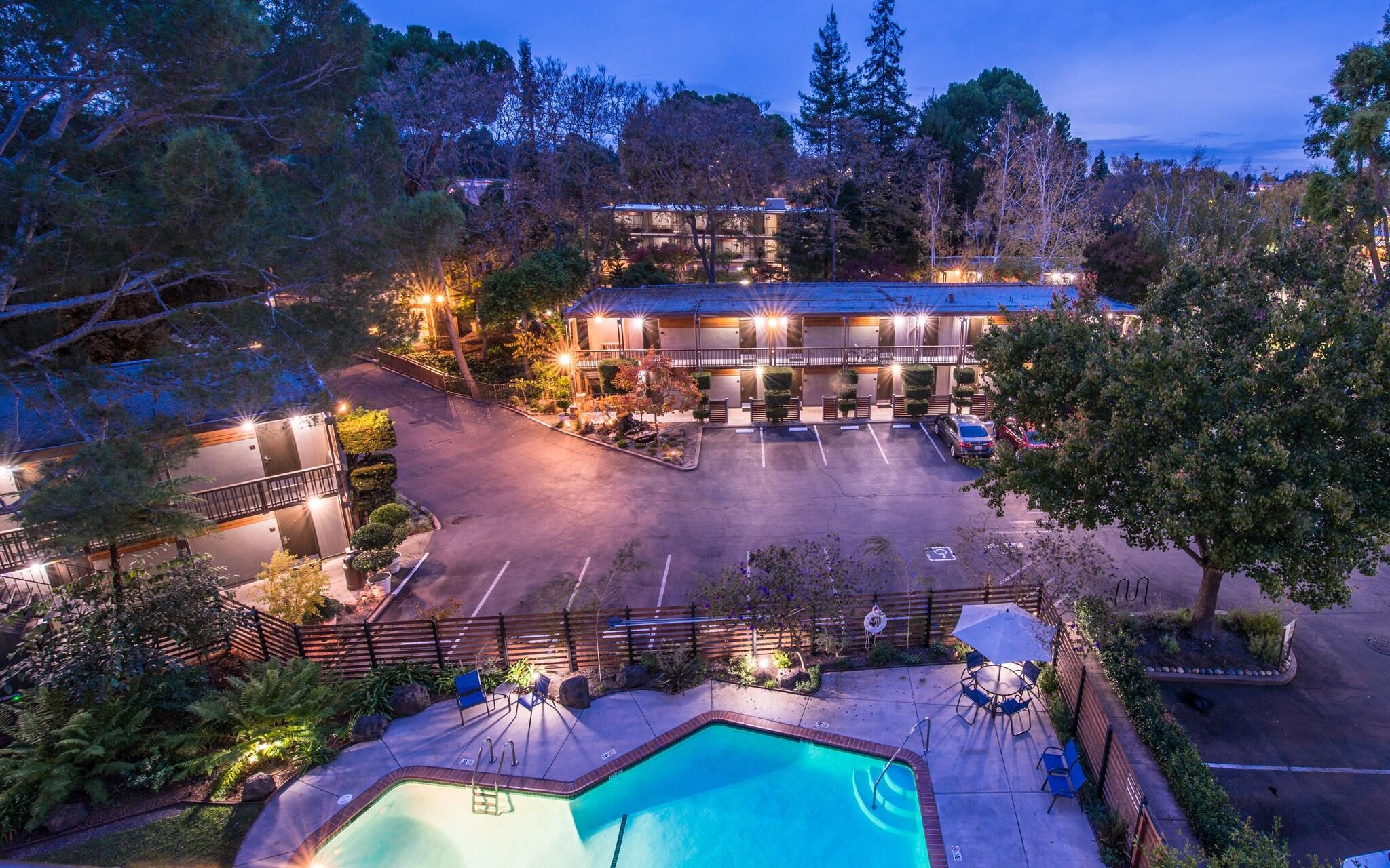 Vista Exterior Creekside Inn