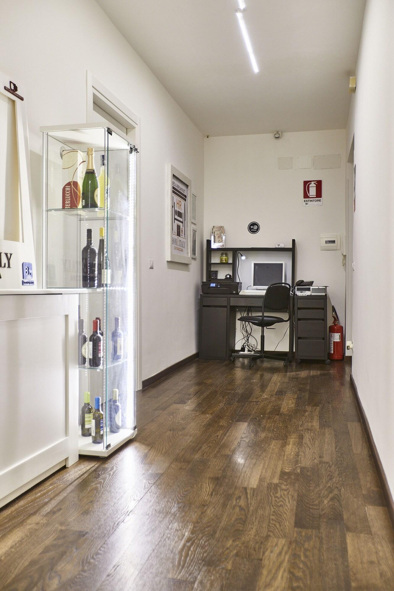 Vista Lobby BB HOMEITALY CIVITAVECCHIA