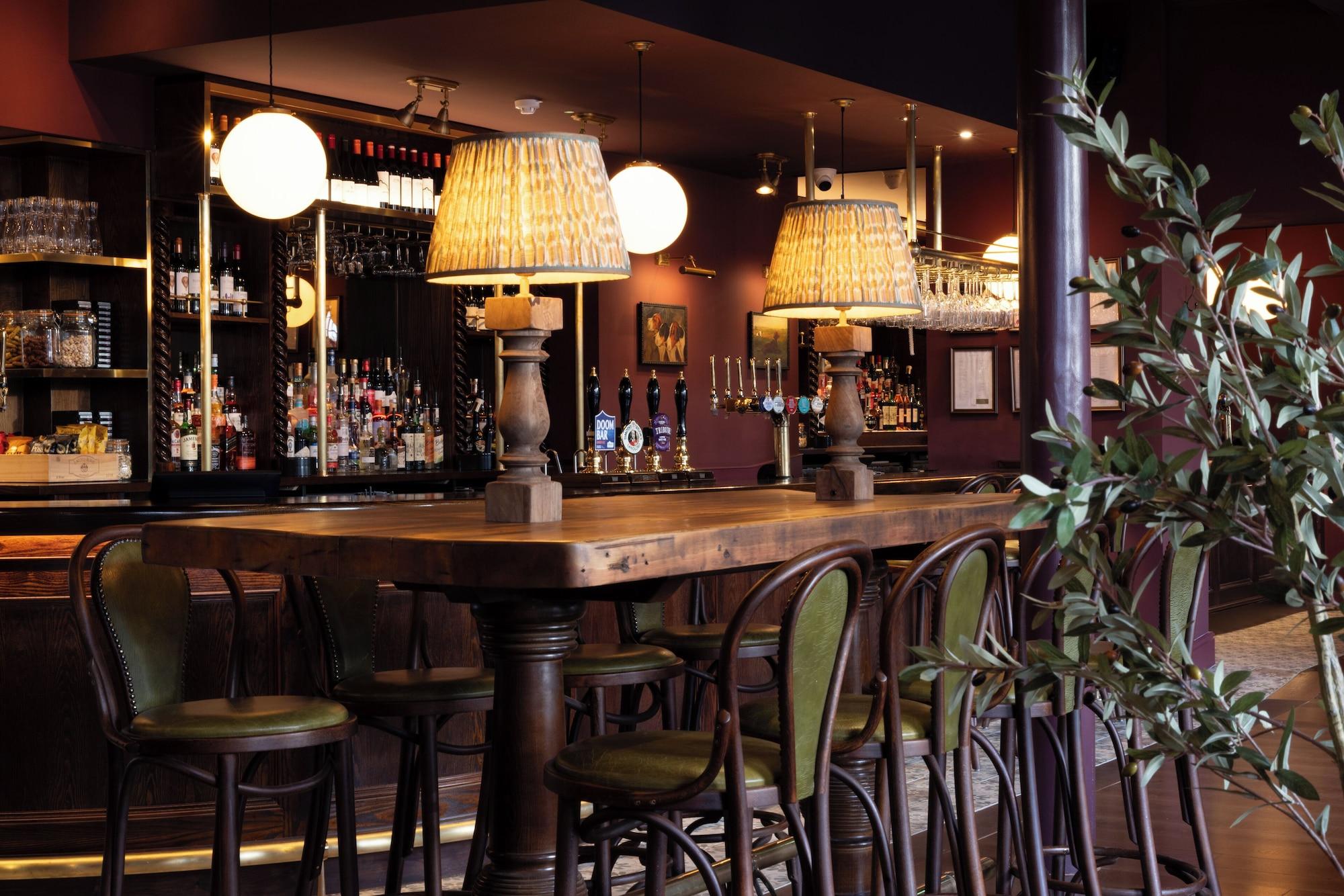 Bar/Salón The Royal Forest