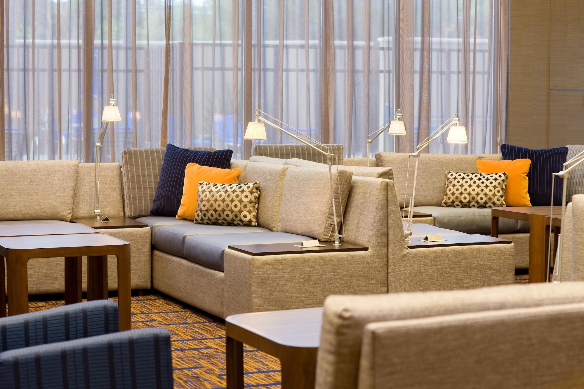 Vista Lobby Courtyard by Marriott Newark Silicon Valley