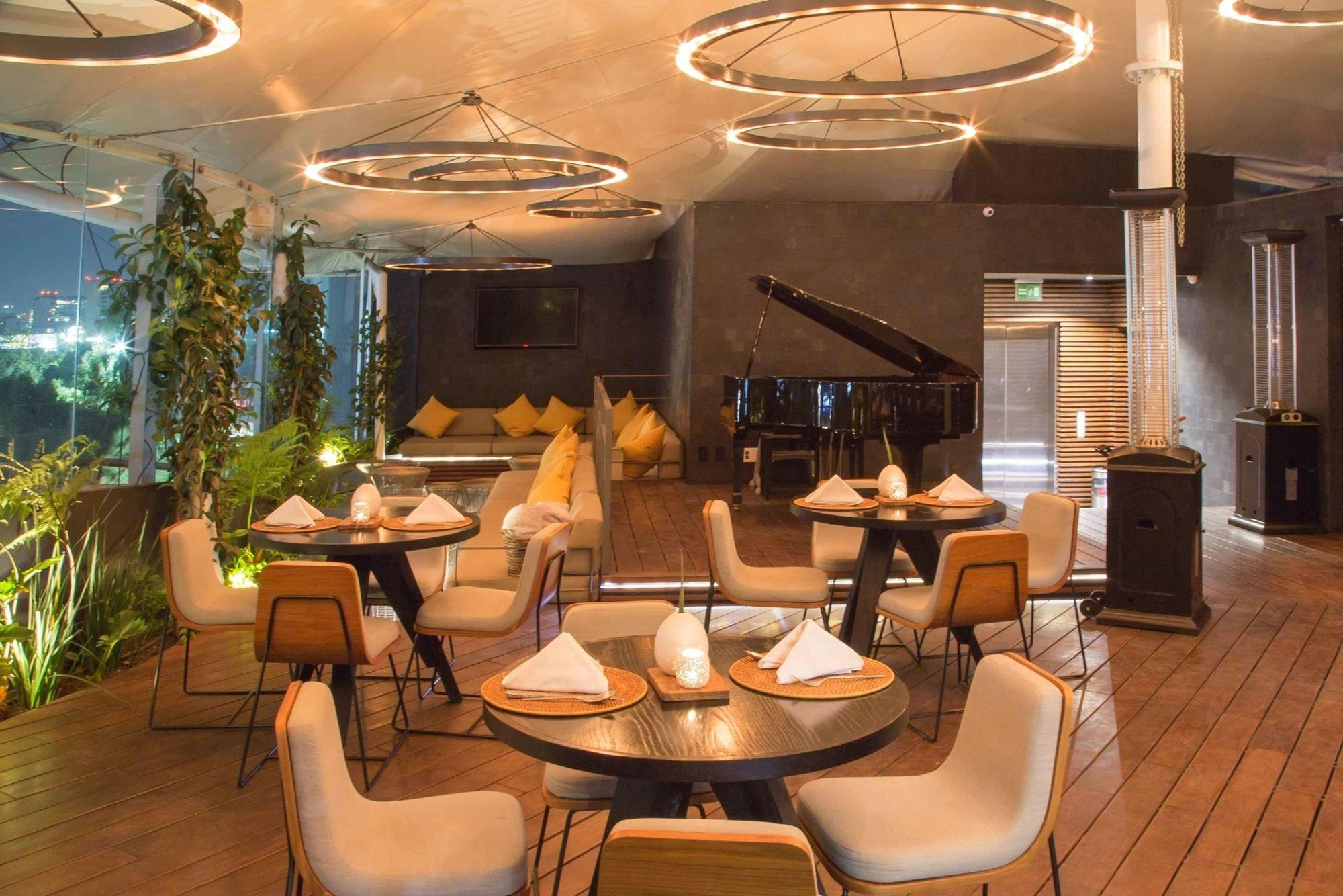 Bar/Salón Suites Contempo