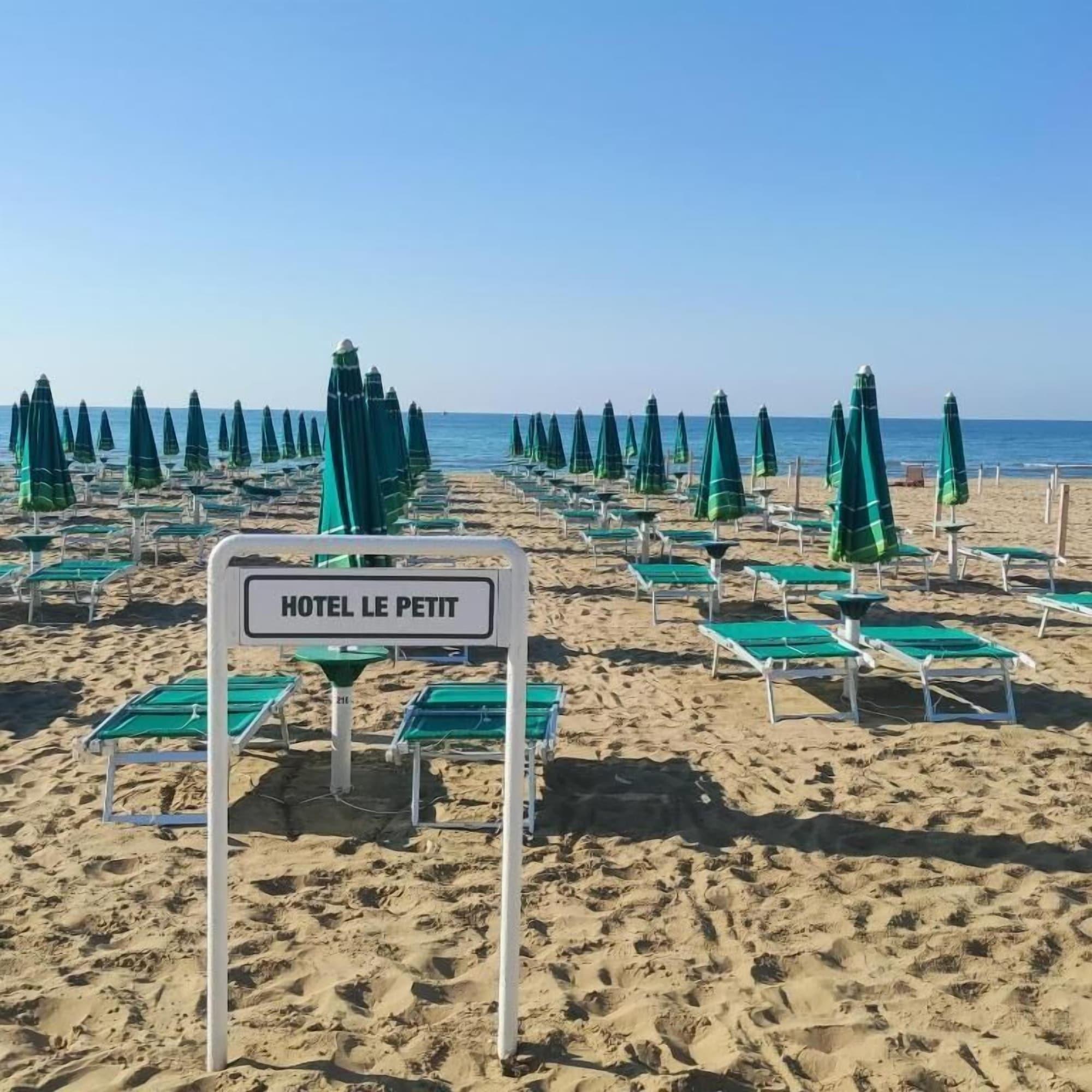 Playa Le Petit Hotel