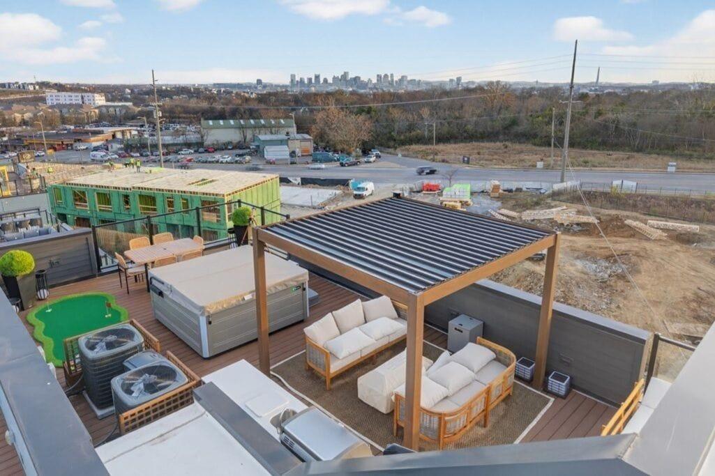 Restaurant 4BR Twilight Lane with Pool and Hot Tub