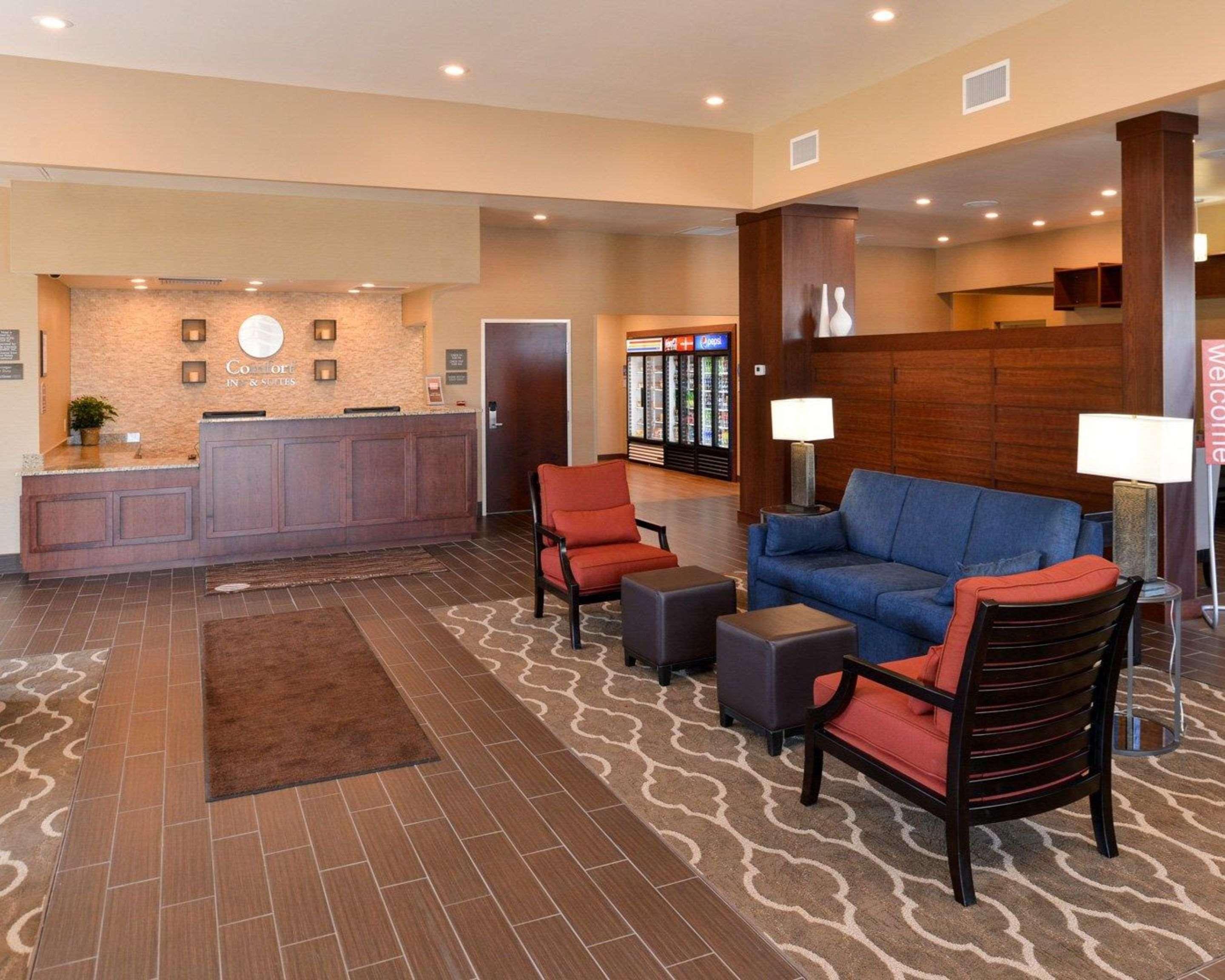Vista Lobby Comfort Inn & Suites Mandan  Bismarck
